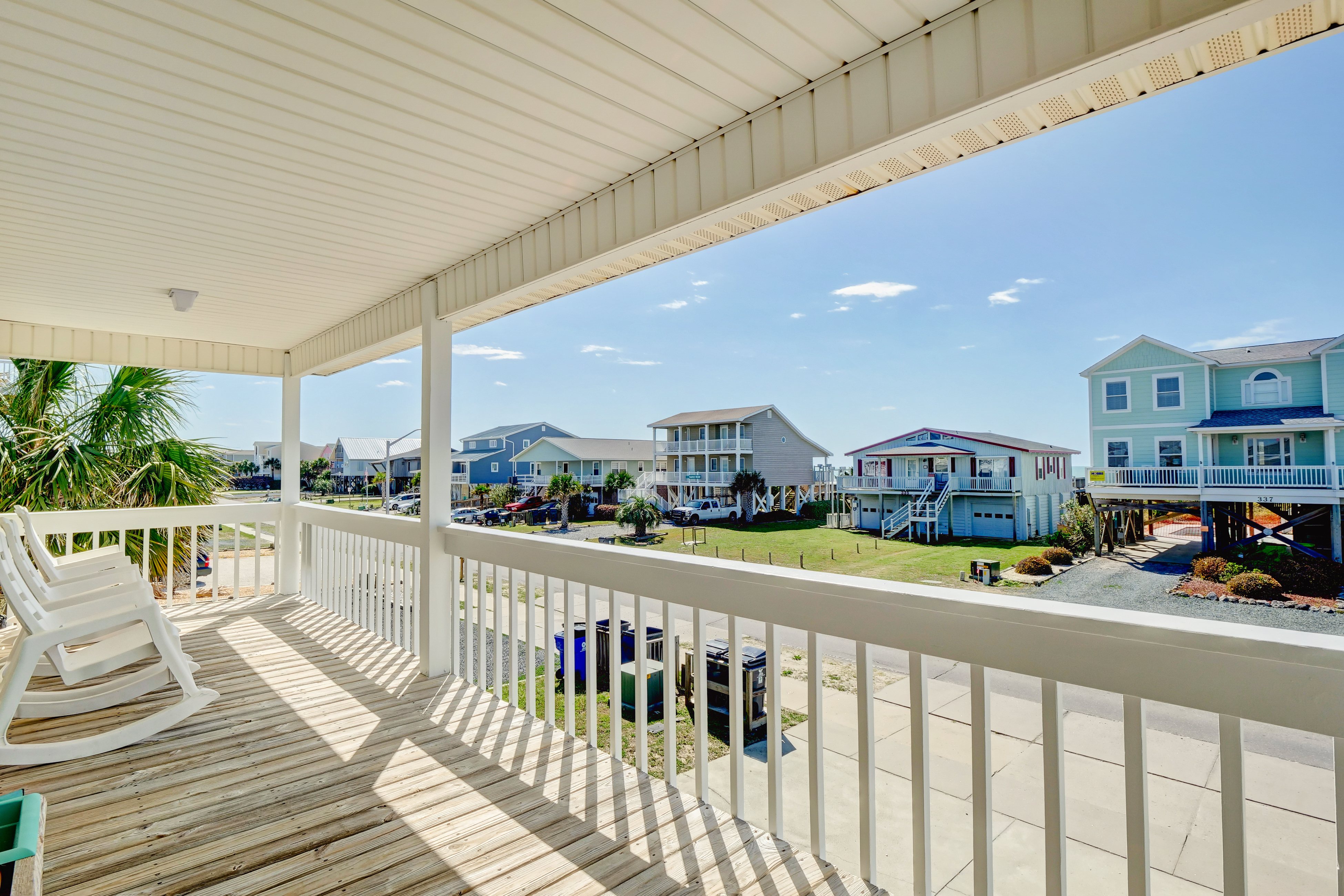 Magnificent house with central AC, patio, deck, W/D & screened porch