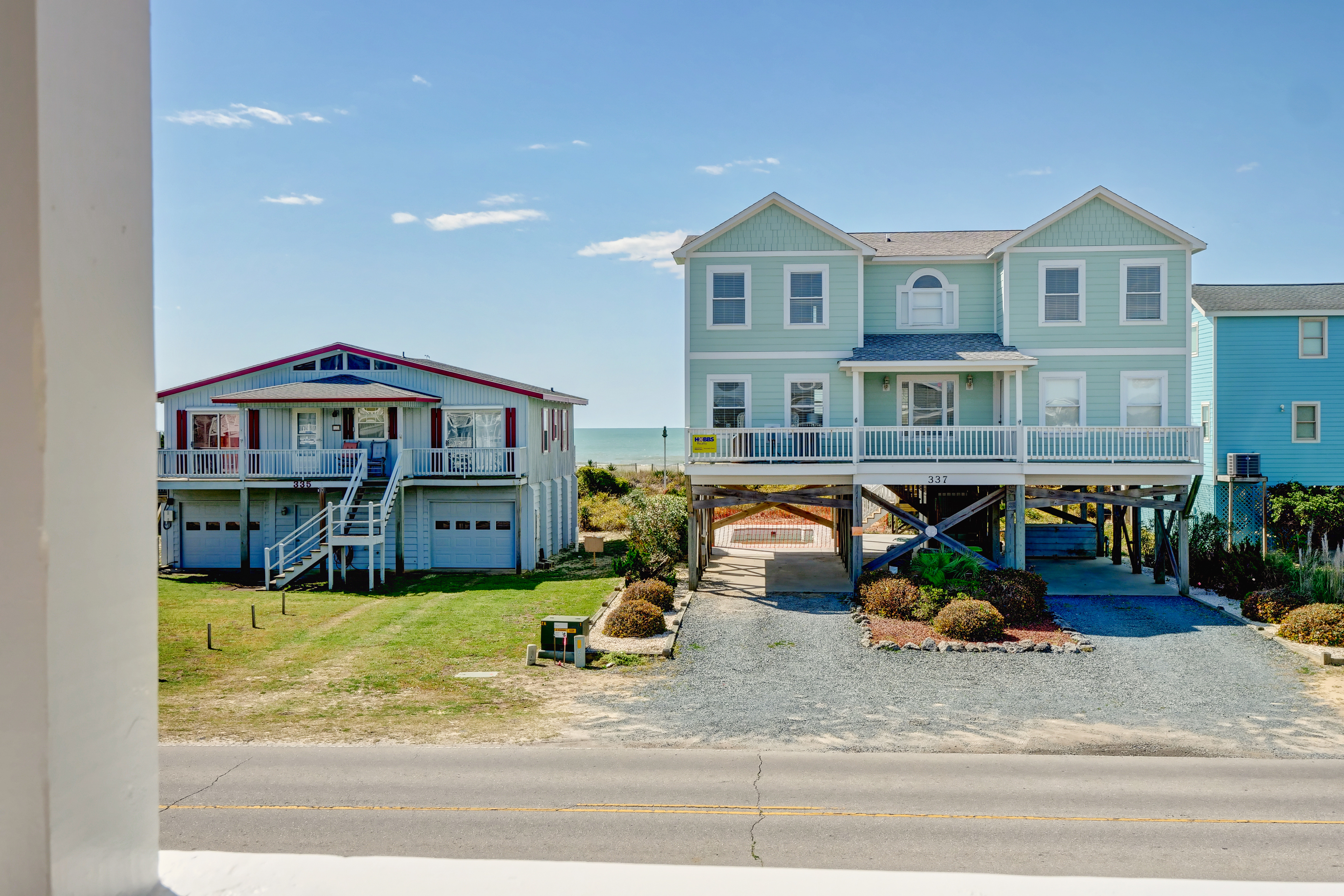 Magnificent house with central AC, patio, deck, W/D & screened porch