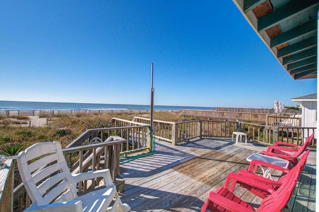 Oceanfront home with beach access - large deck, sunroom, AC & washer/dryer