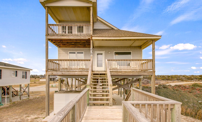 Classic Beachfront House w/Private Patio, Washer/Dryer, Free WiFi, Central AC