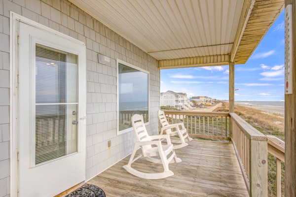 Classic Beachfront House w/Private Patio, Washer/Dryer, Free WiFi, Central AC