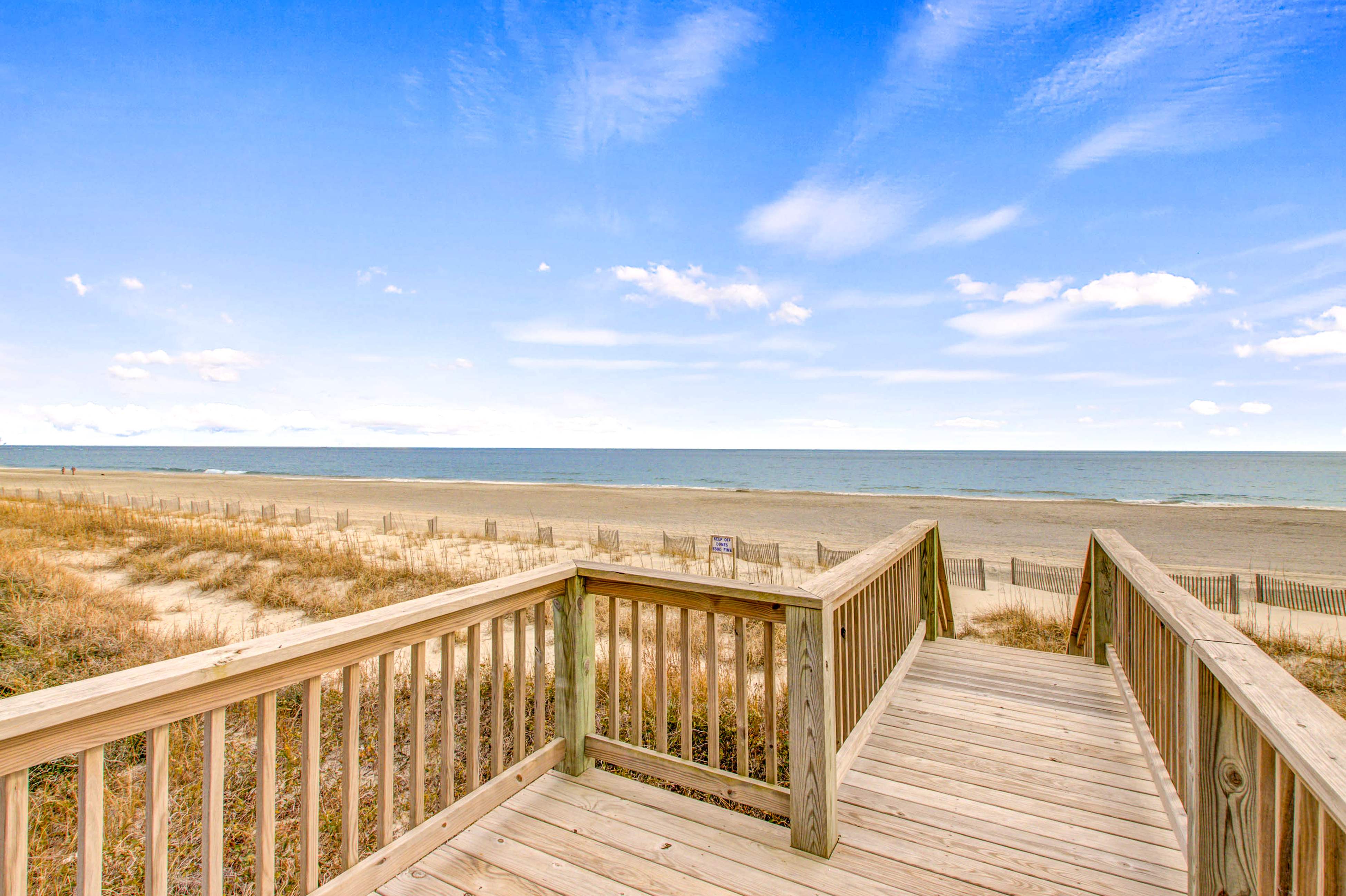 Classic Beachfront House w/Private Patio, Washer/Dryer, Free WiFi, Central AC