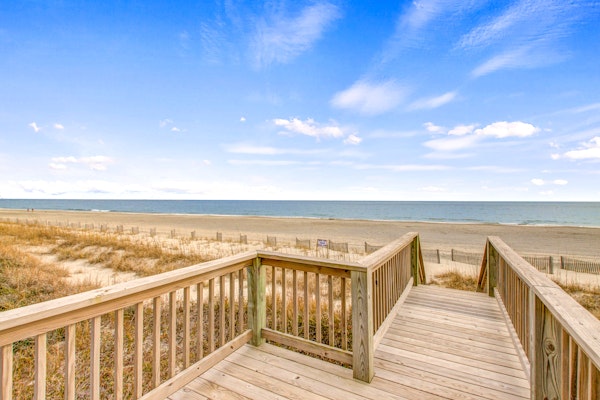 Classic Beachfront House w/Private Patio, Washer/Dryer, Free WiFi, Central AC