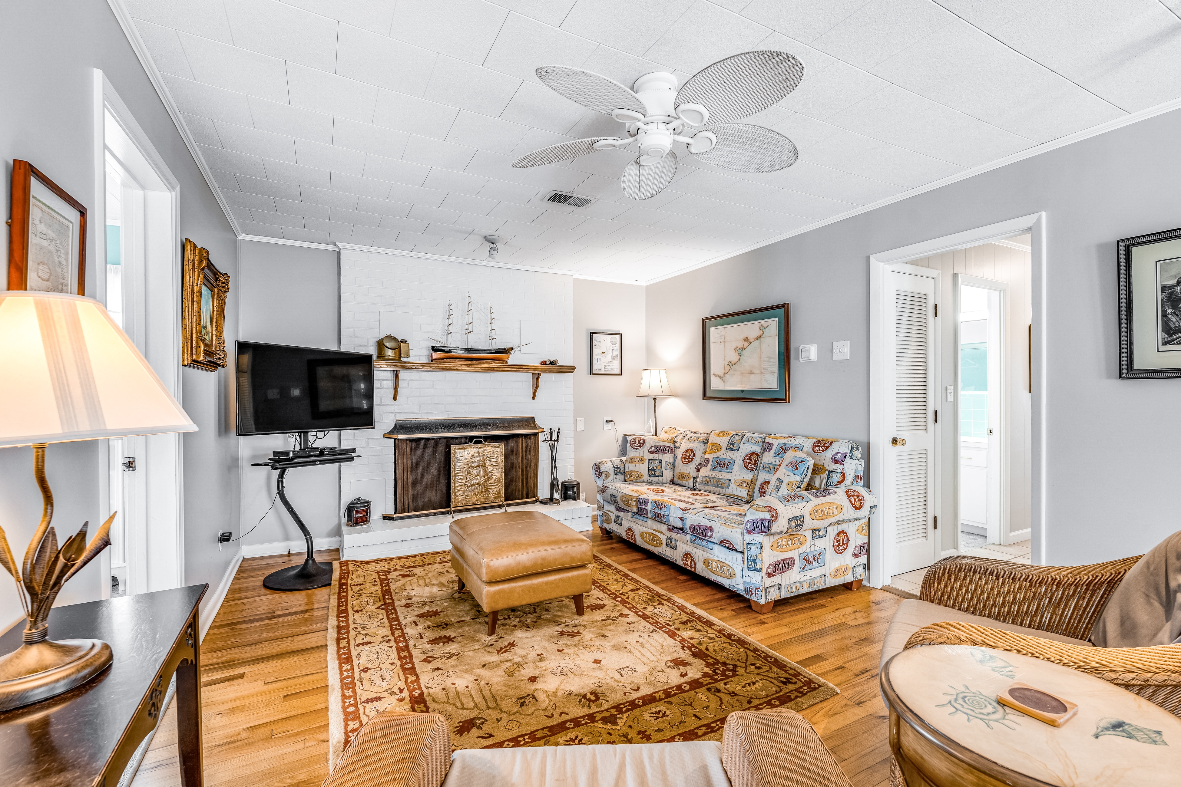 Beachfront home with WiFi, patio, central AC & private washer/dryer