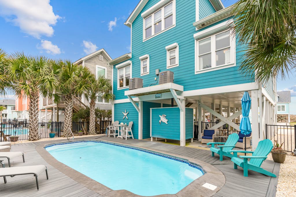 Spectacular Second-Row Home w/Private Outdoor Pool, Free WiFi, Washer/Dryer, AC