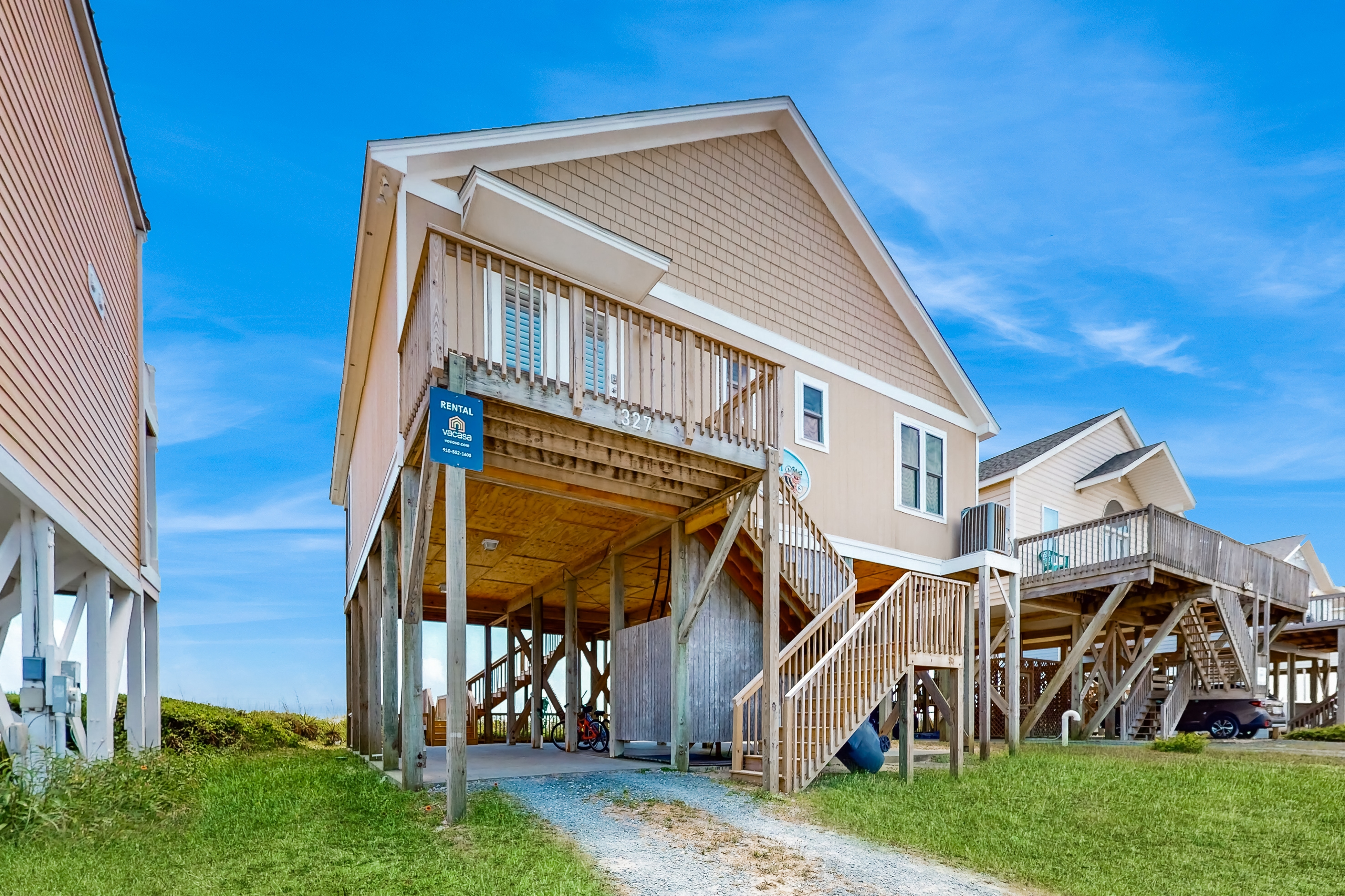 HB148 Queen B by the Sea