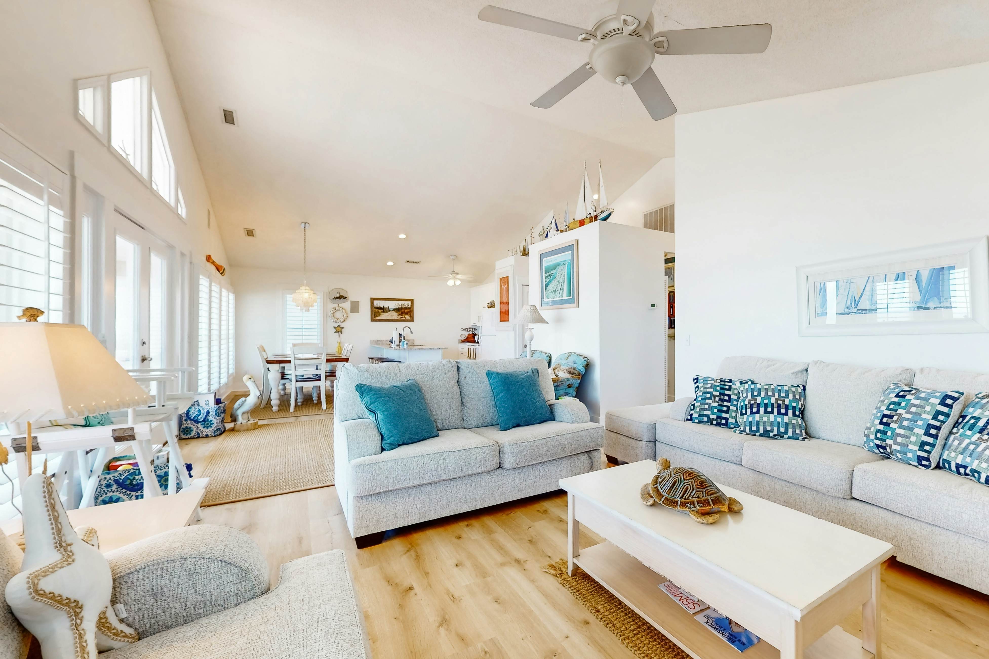 HB148 Queen B by the Sea