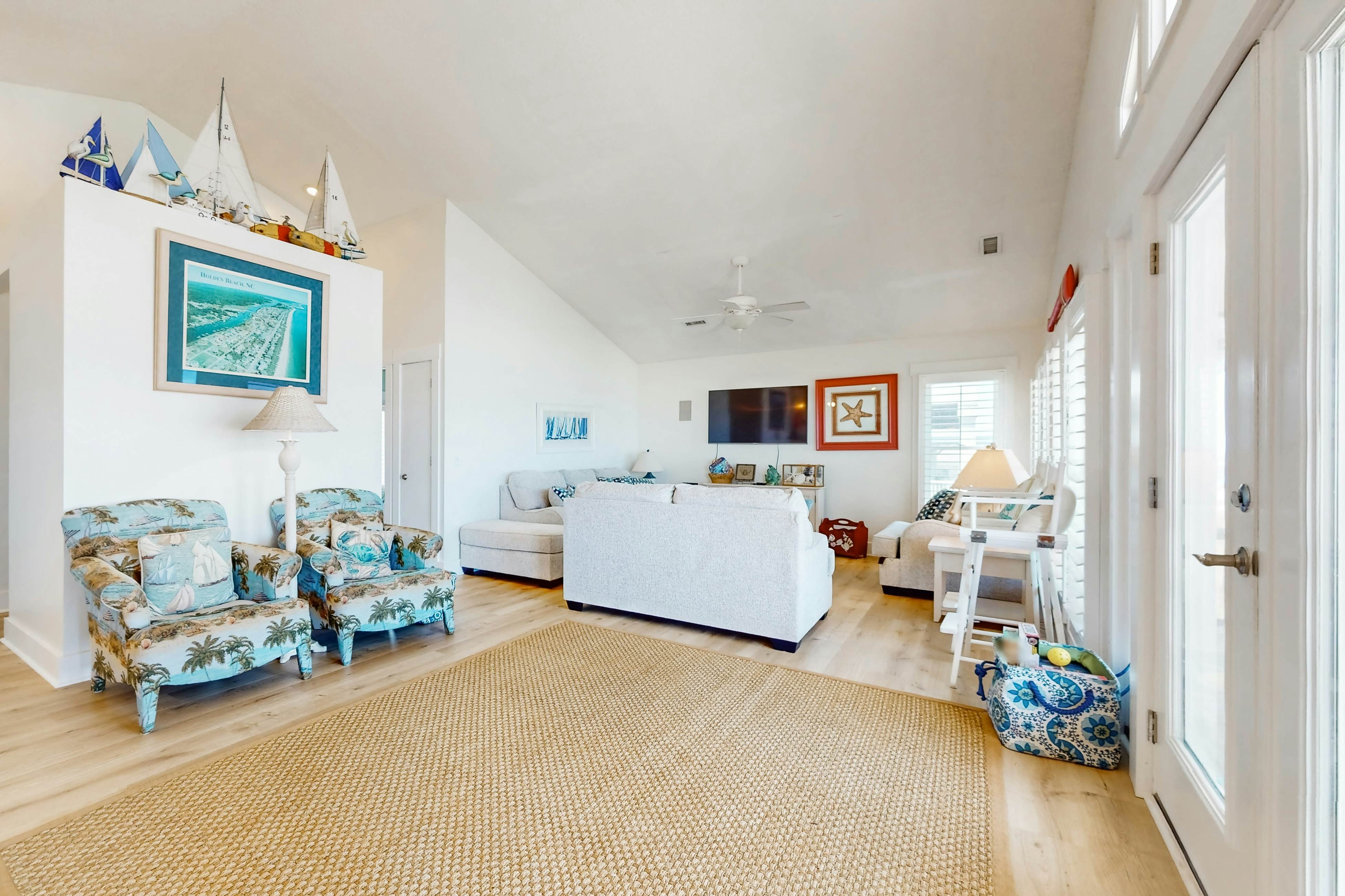 HB148 Queen B by the Sea