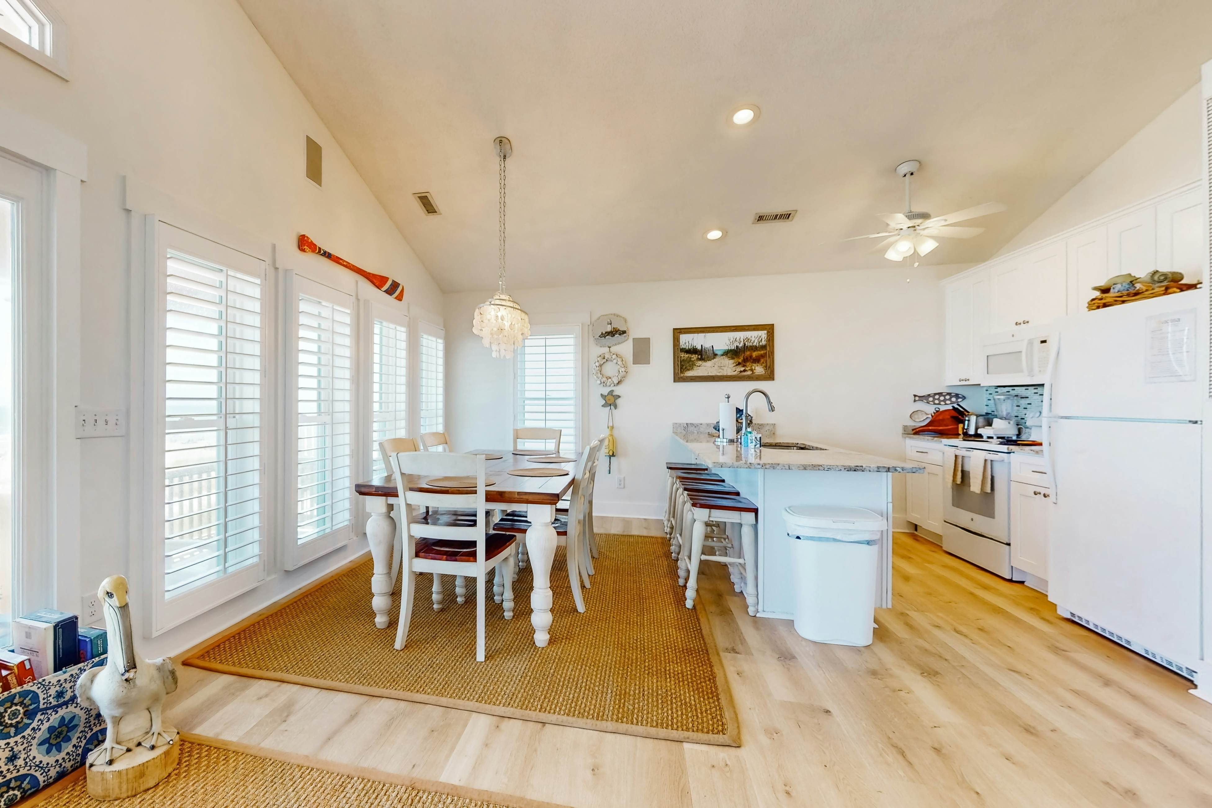 HB148 Queen B by the Sea