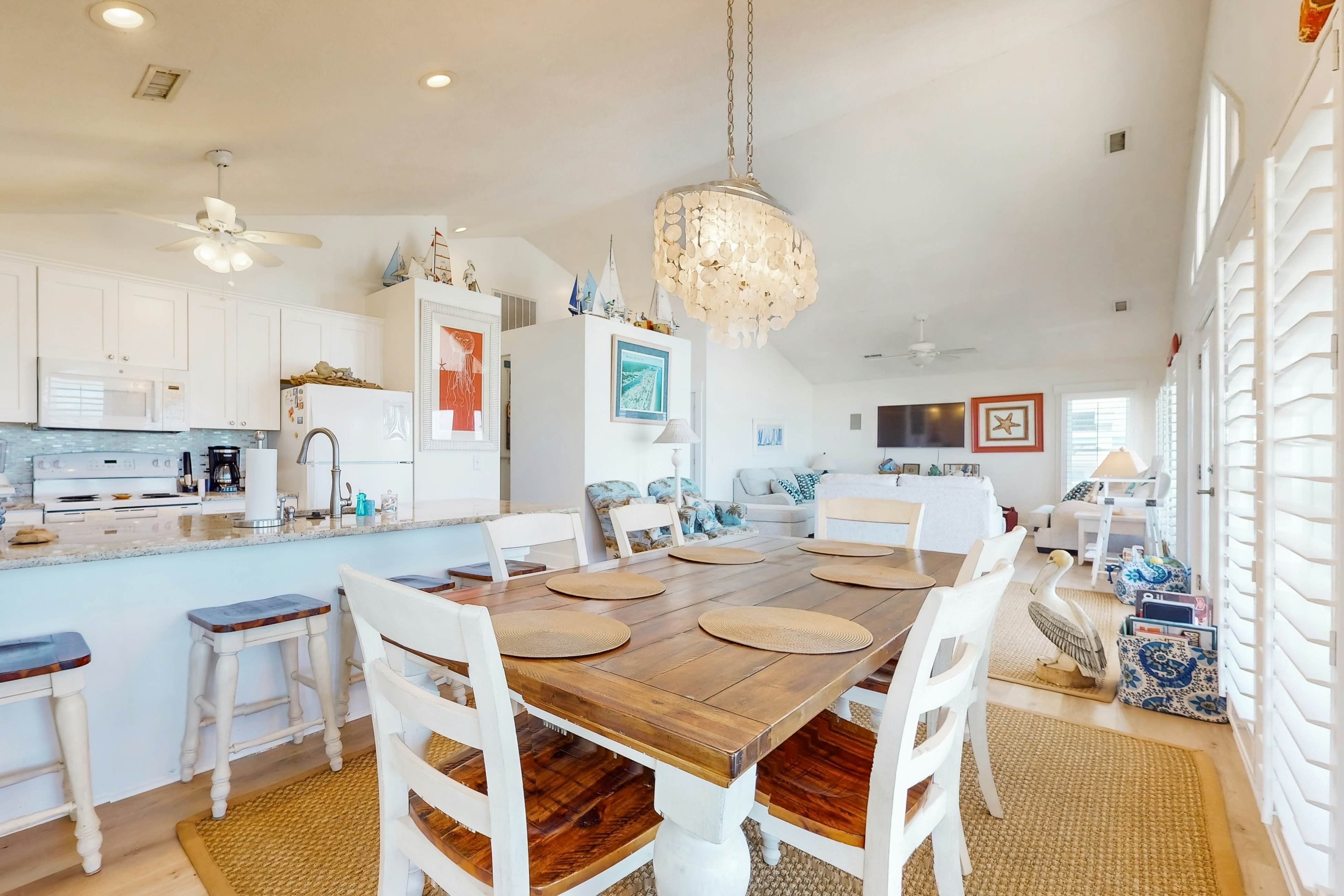 HB148 Queen B by the Sea