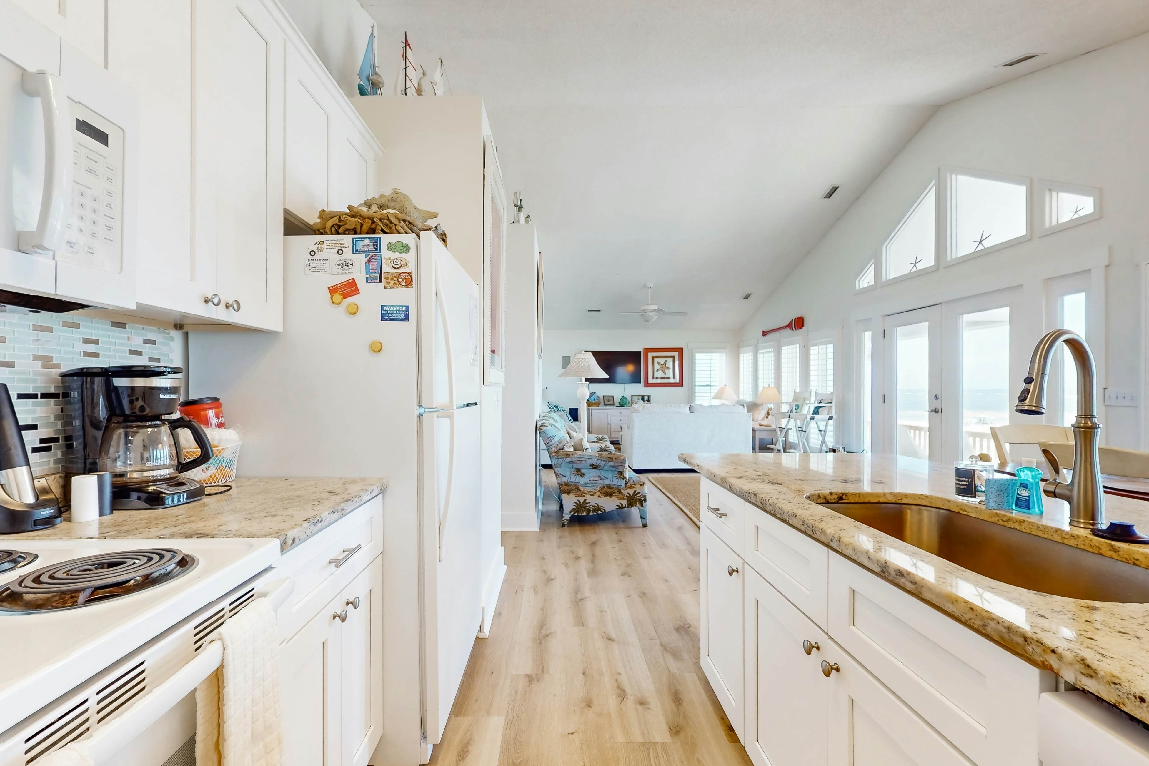 HB148 Queen B by the Sea