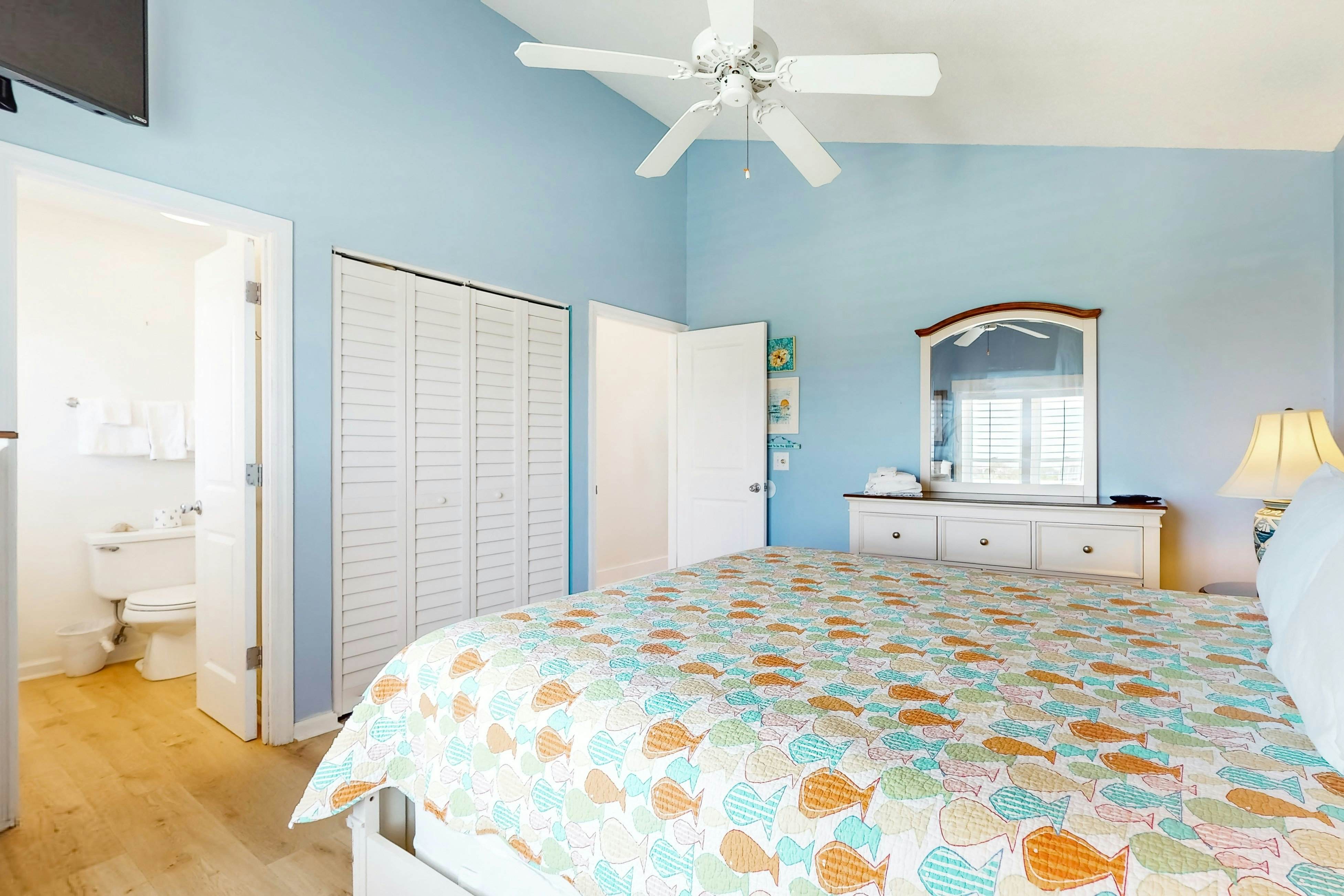 HB148 Queen B by the Sea