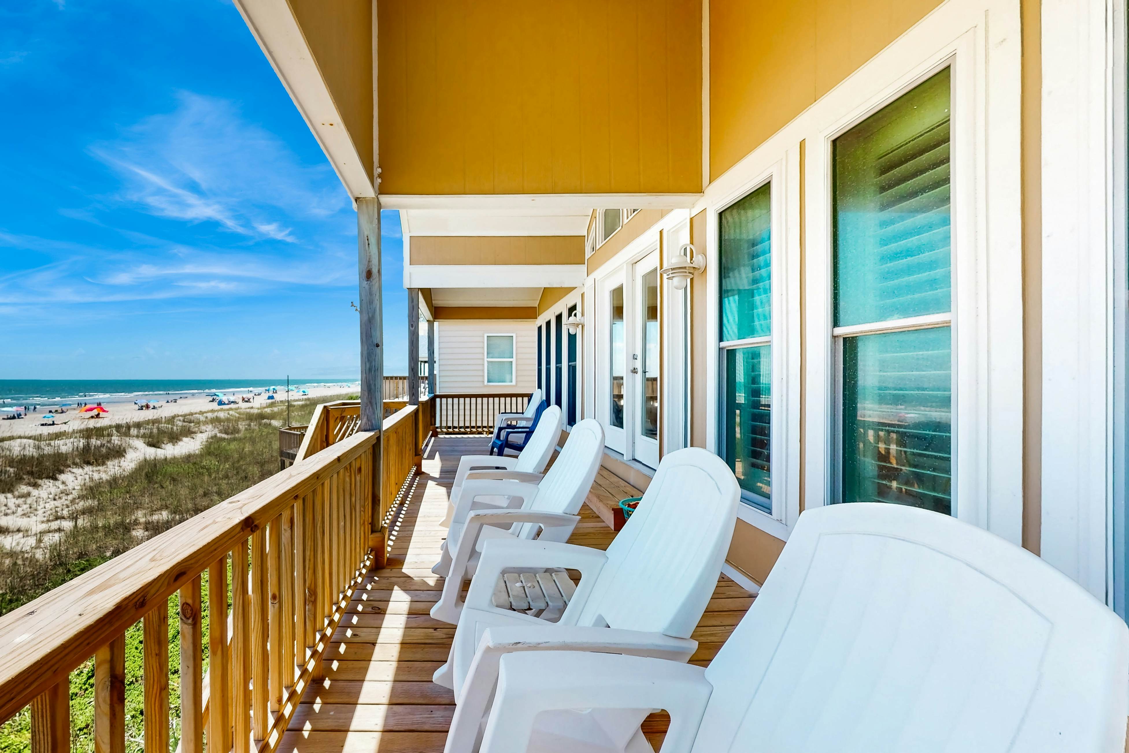 HB148 Queen B by the Sea