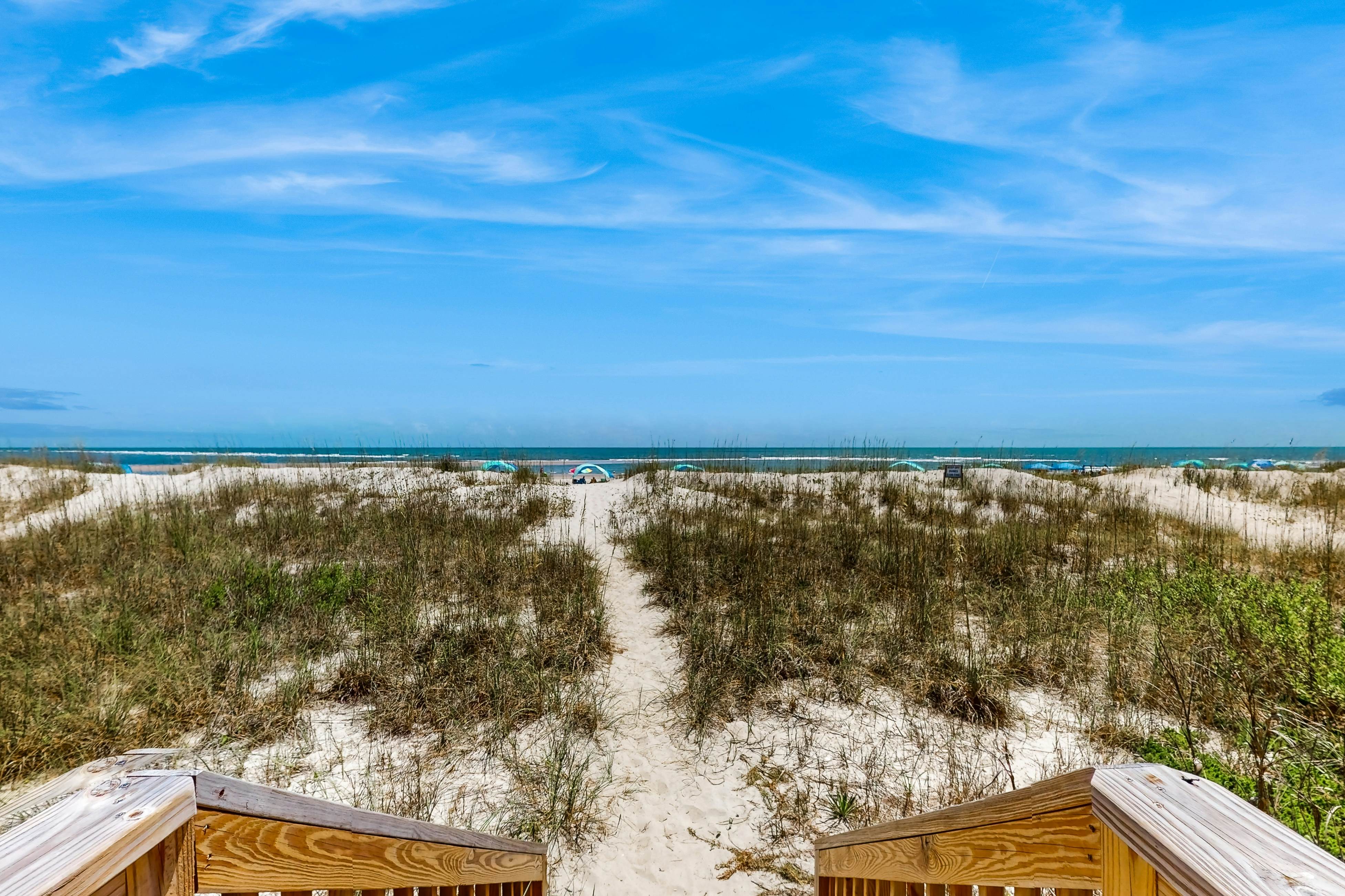 HB148 Queen B by the Sea