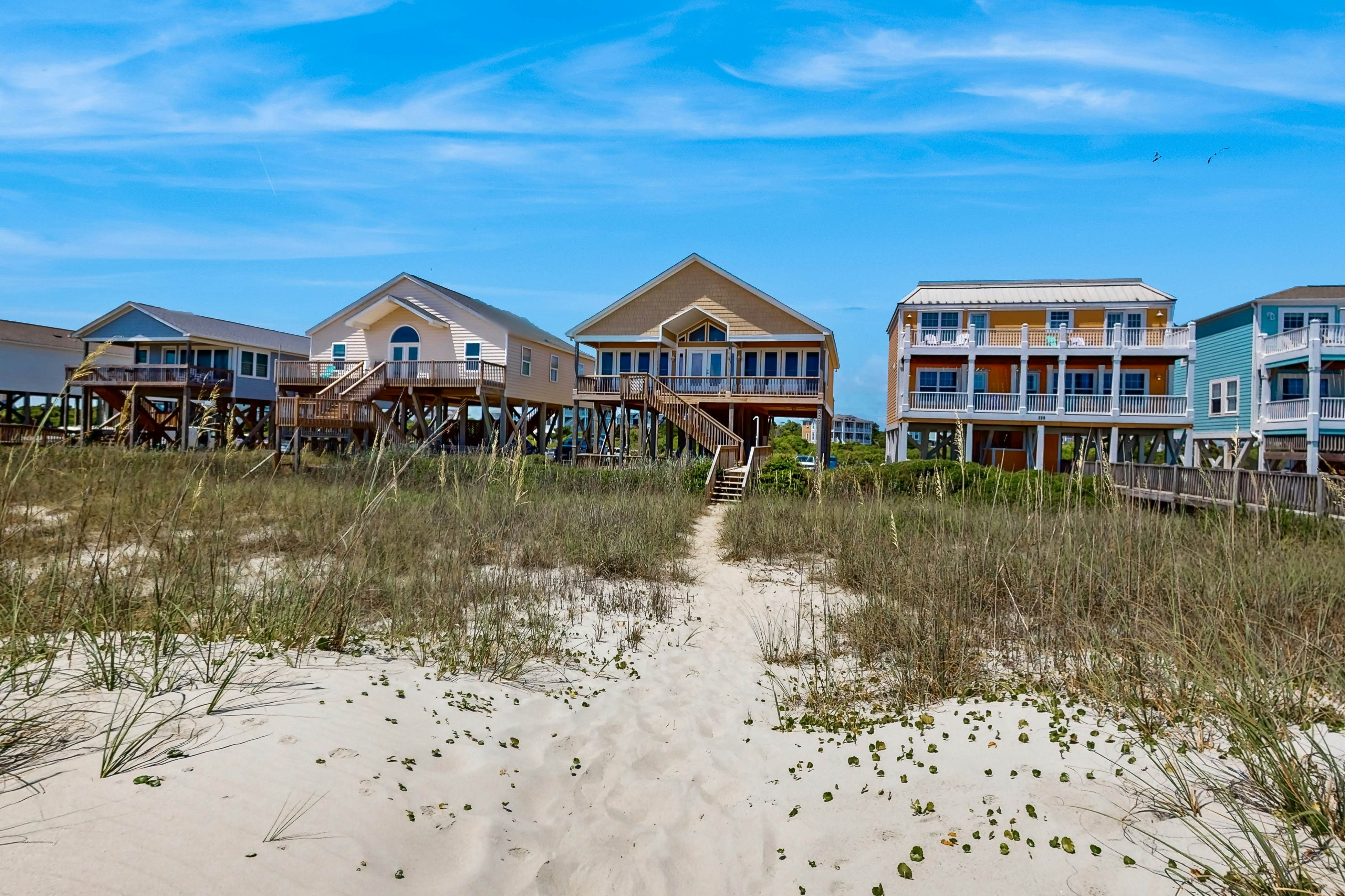 HB148 Queen B by the Sea