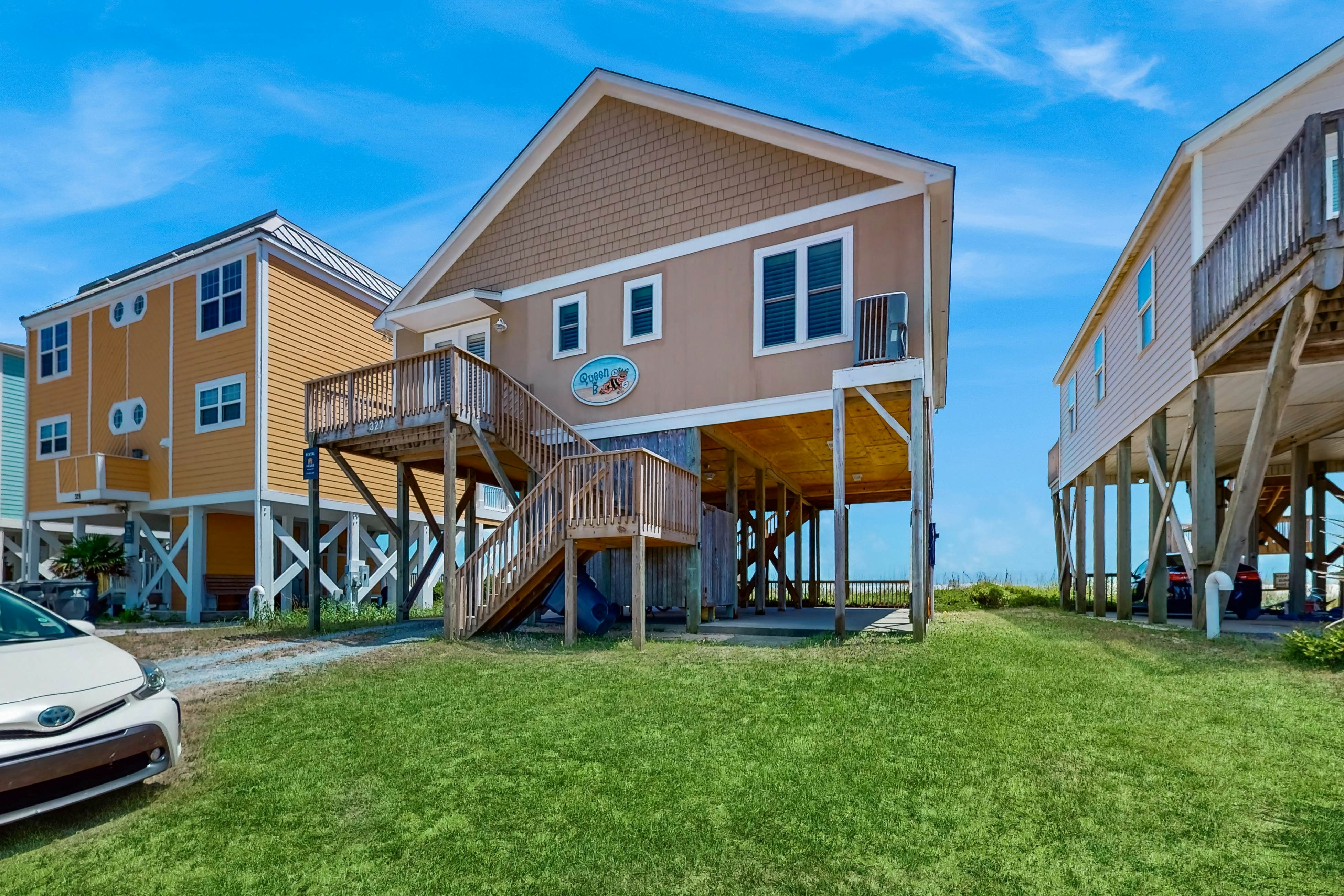 HB148 Queen B by the Sea