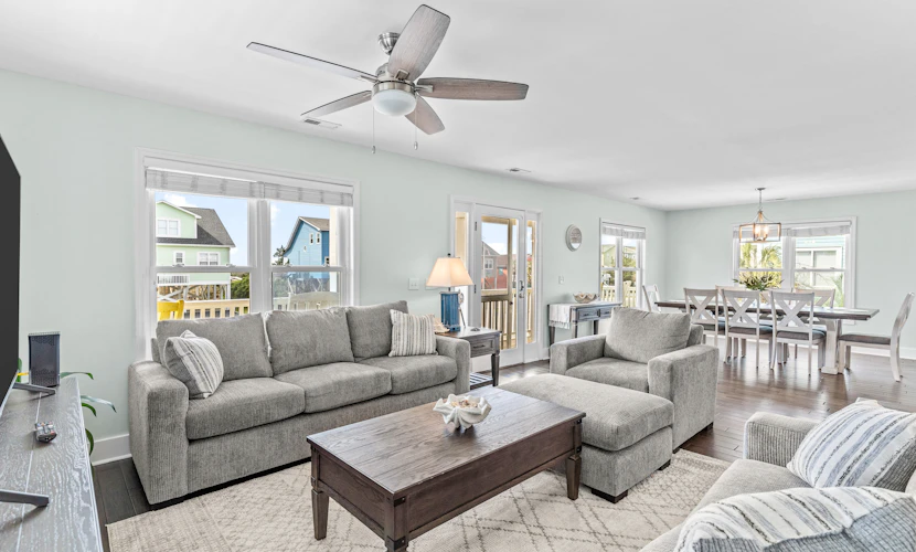 Ocean-view second-row home with fast WiFi & outdoor shower - steps to beach