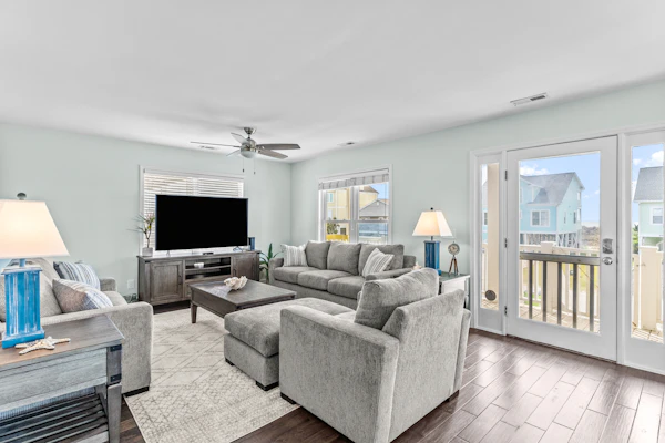 Ocean-view second-row home with fast WiFi & outdoor shower - steps to beach