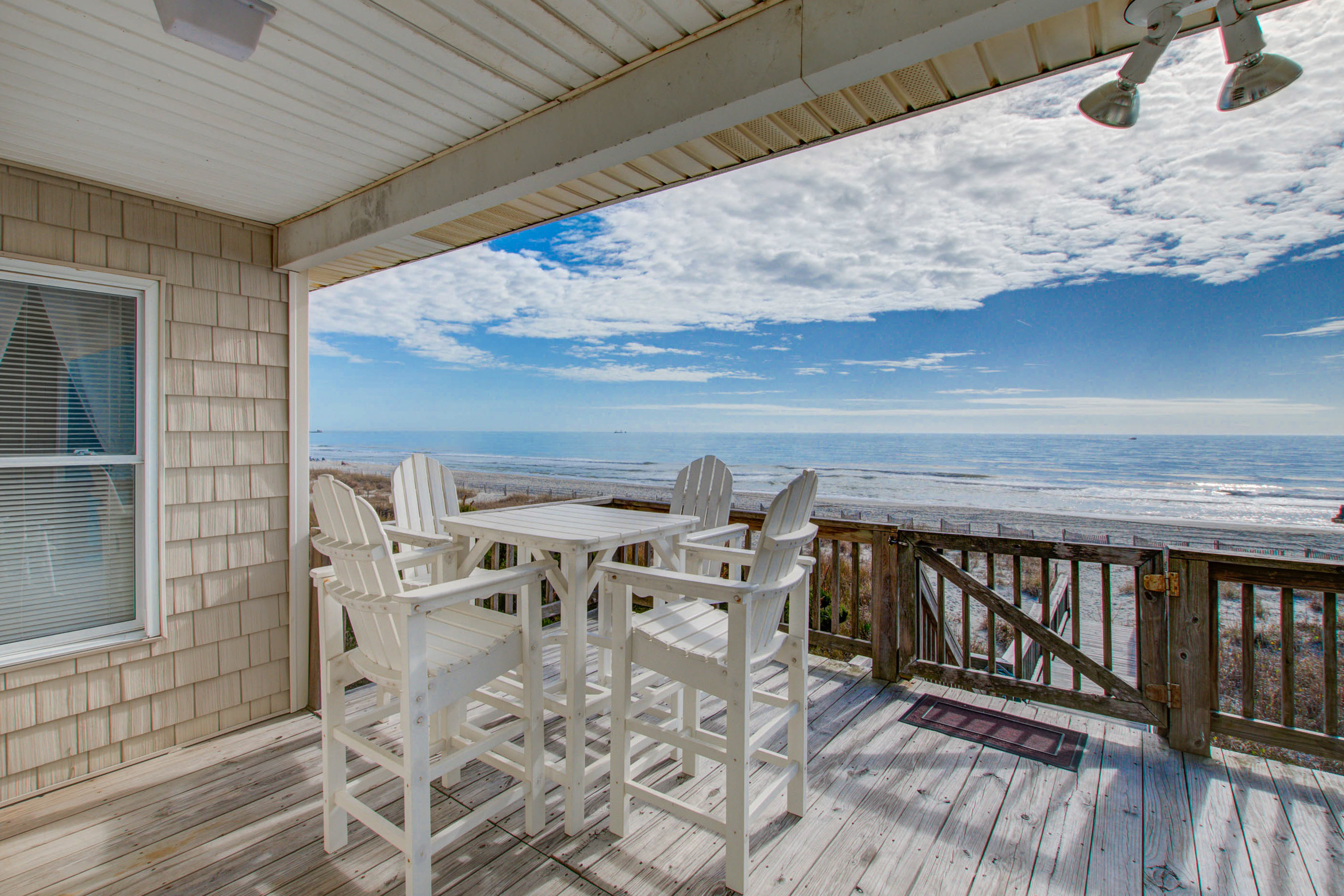 Oceanfront Alfresco Living - Private Walkway to Beach, WiFi & Washer/Dryer