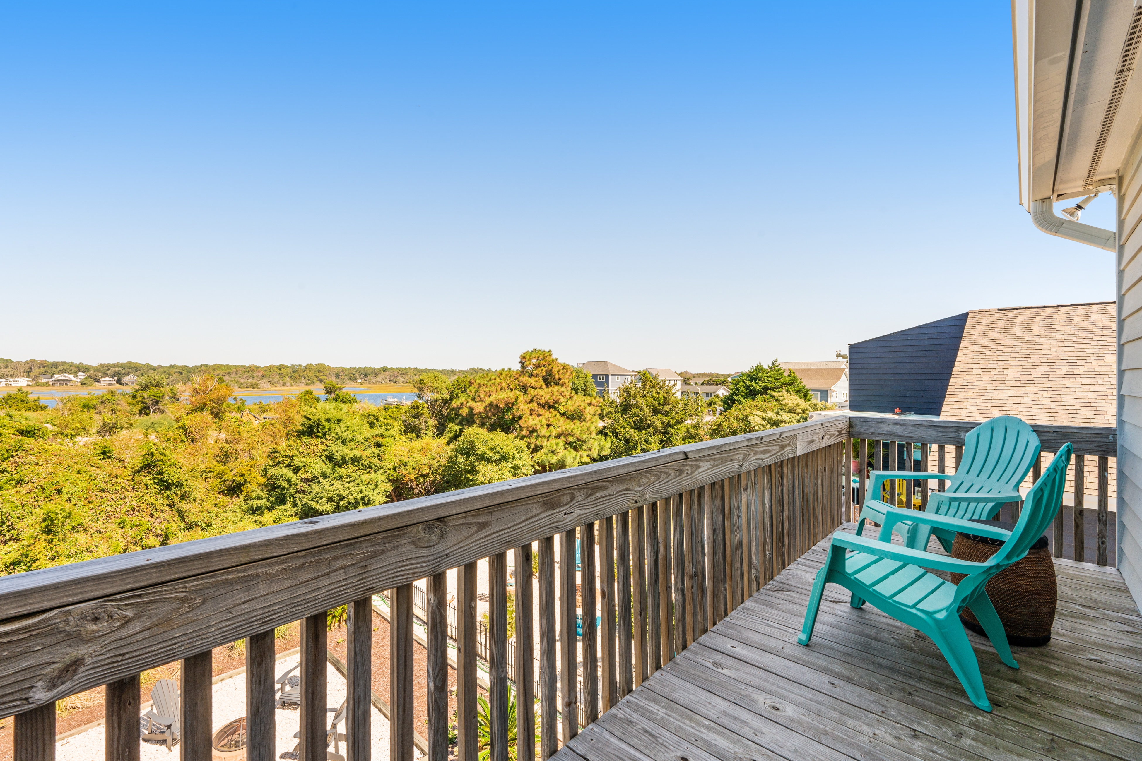 Stylish Duplex Near Ocean with 4 Decks, Fantastic View, Outdoor Shower - Dogs OK