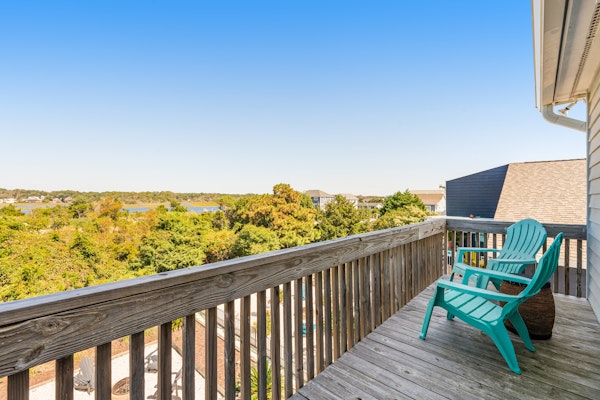 Stylish Duplex Near Ocean with 4 Decks, Fantastic View, Outdoor Shower - Dogs OK