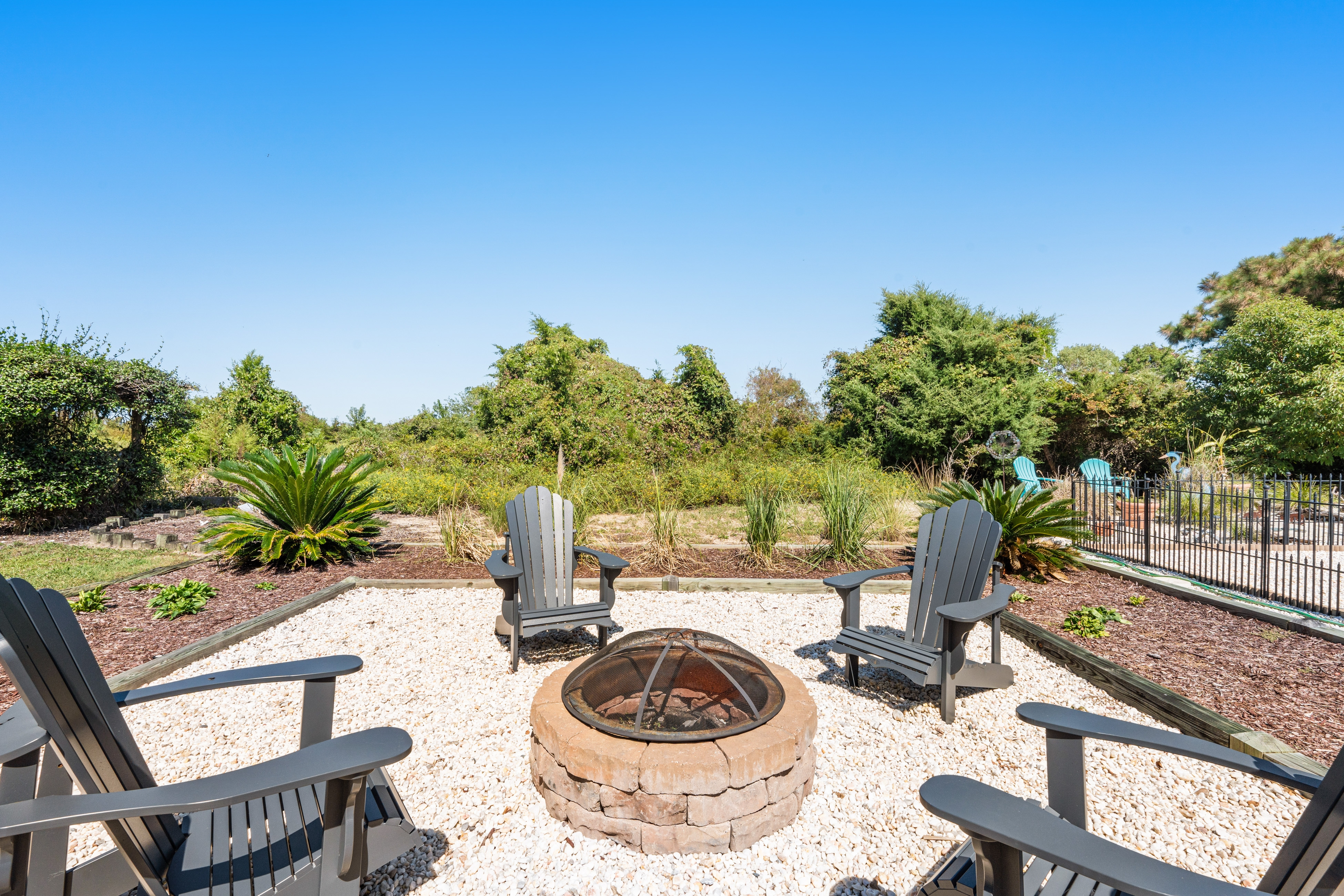 Stylish Duplex Near Ocean with 4 Decks, Fantastic View, Outdoor Shower - Dogs OK