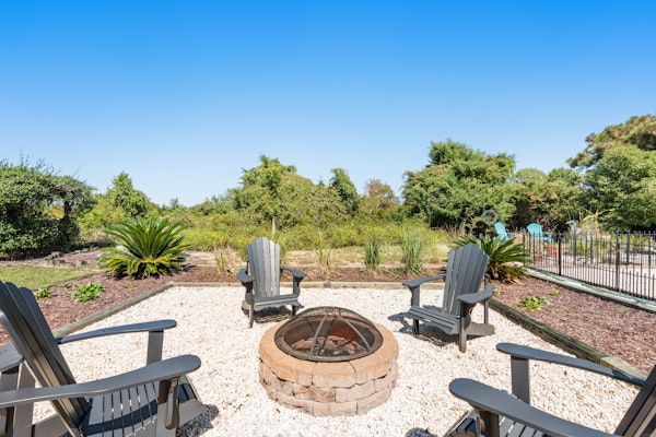 Stylish Duplex Near Ocean with 4 Decks, Fantastic View, Outdoor Shower - Dogs OK