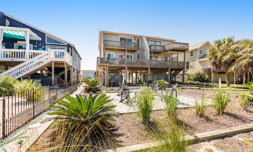 Stylish Duplex Near Ocean with 4 Decks, Fantastic View, Outdoor Shower - Dogs OK