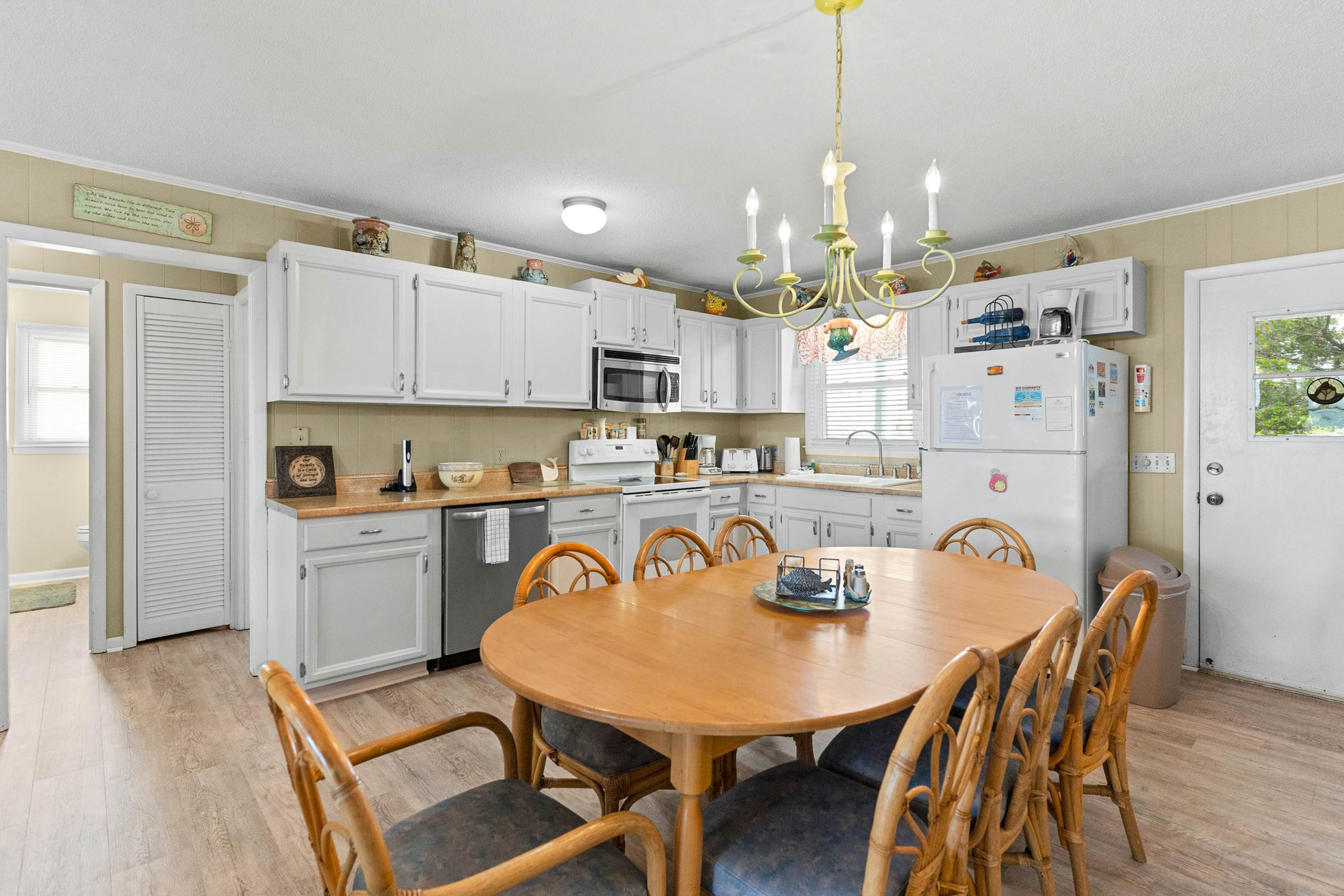 HB182 Sisters Of The Sea