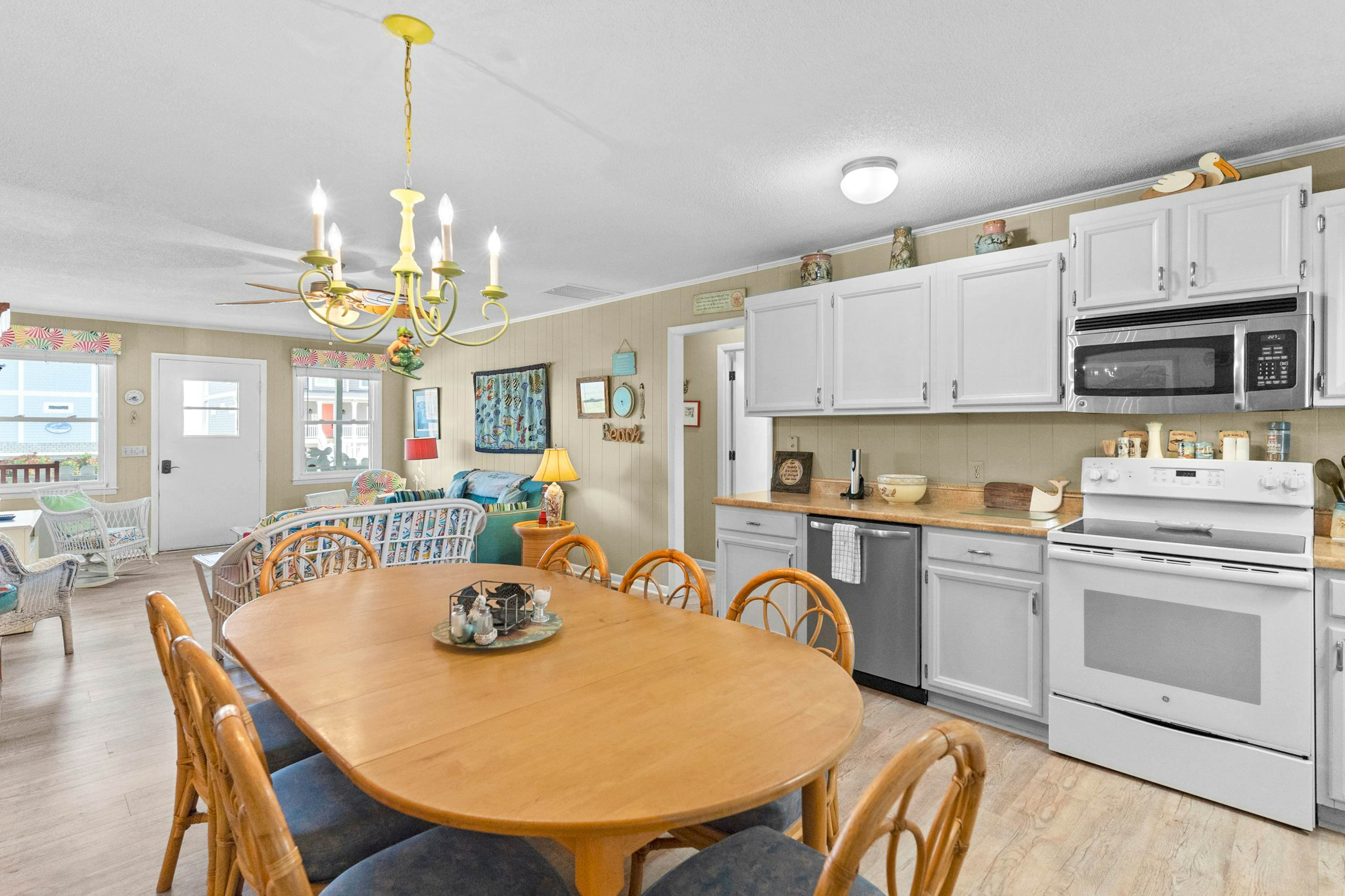 HB182 Sisters Of The Sea