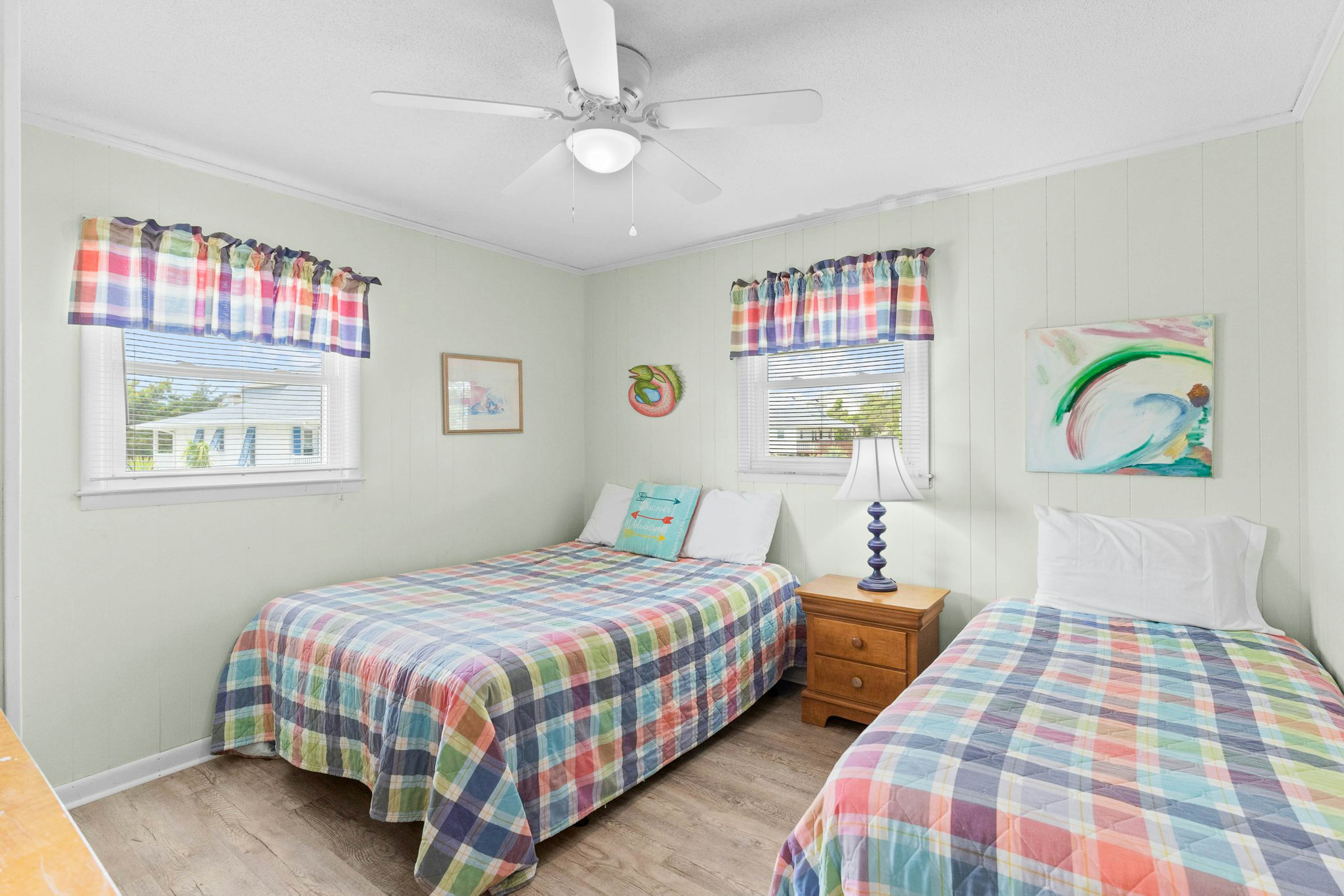 HB182 Sisters Of The Sea