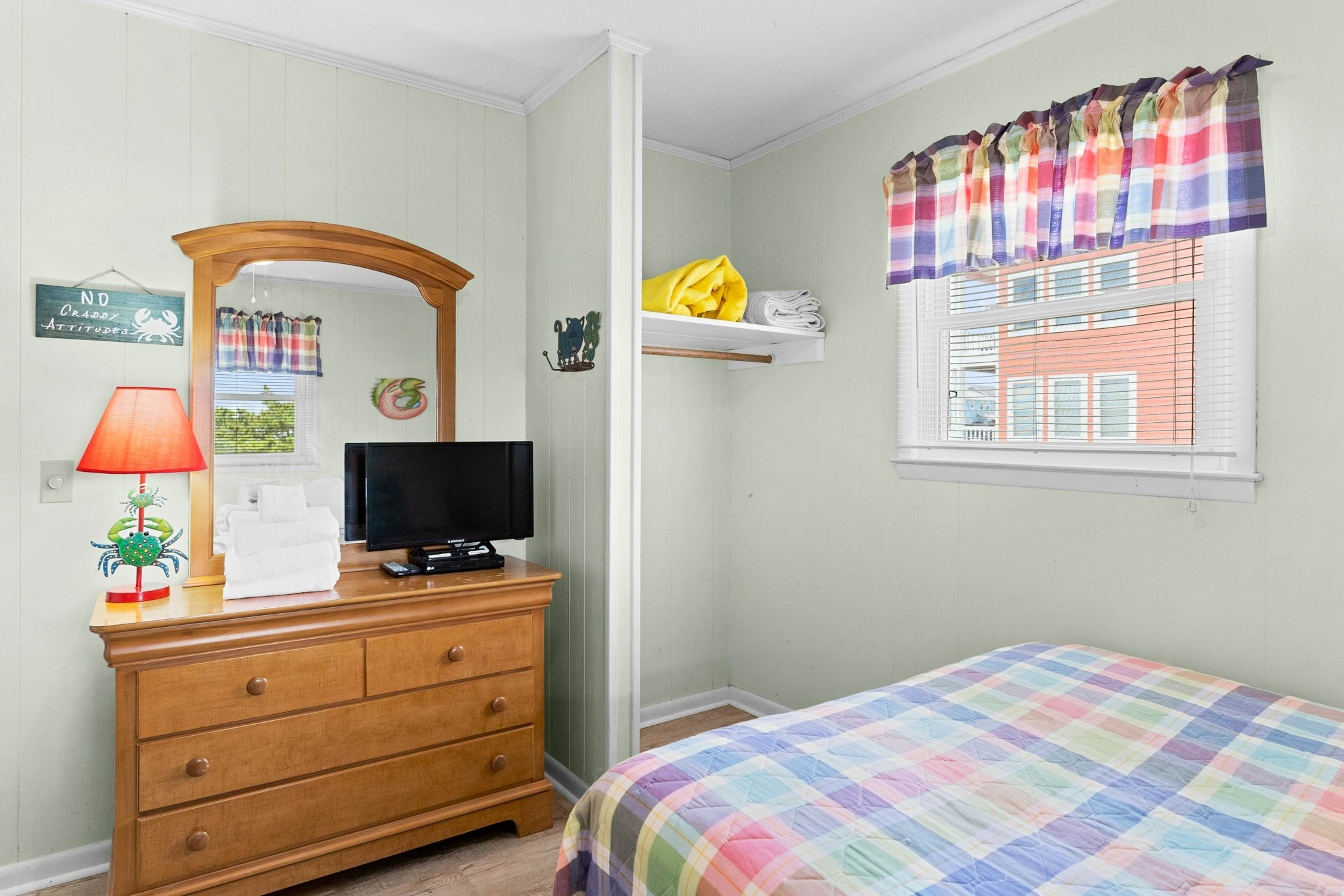 HB182 Sisters Of The Sea