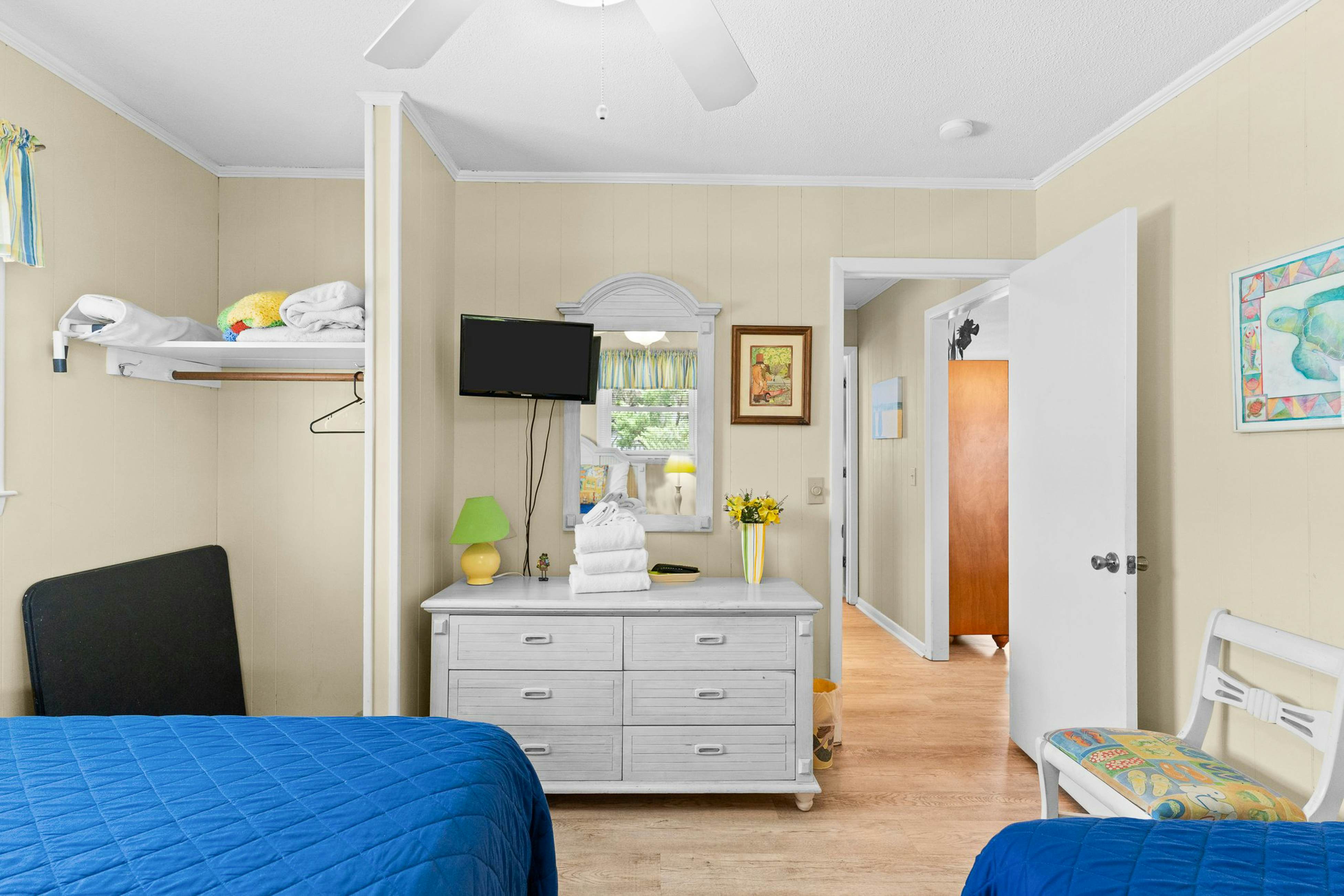 HB182 Sisters Of The Sea