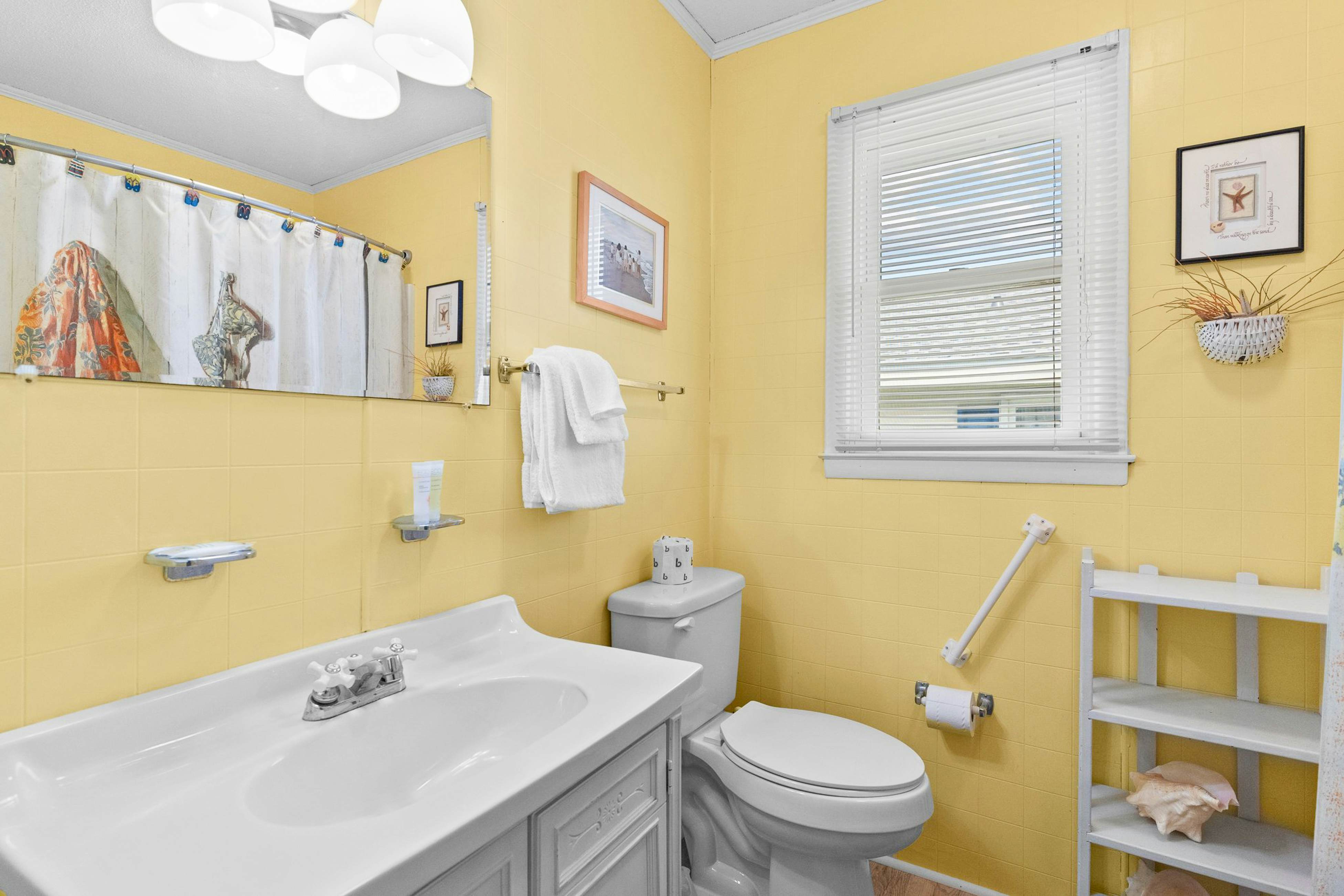 HB182 Sisters Of The Sea