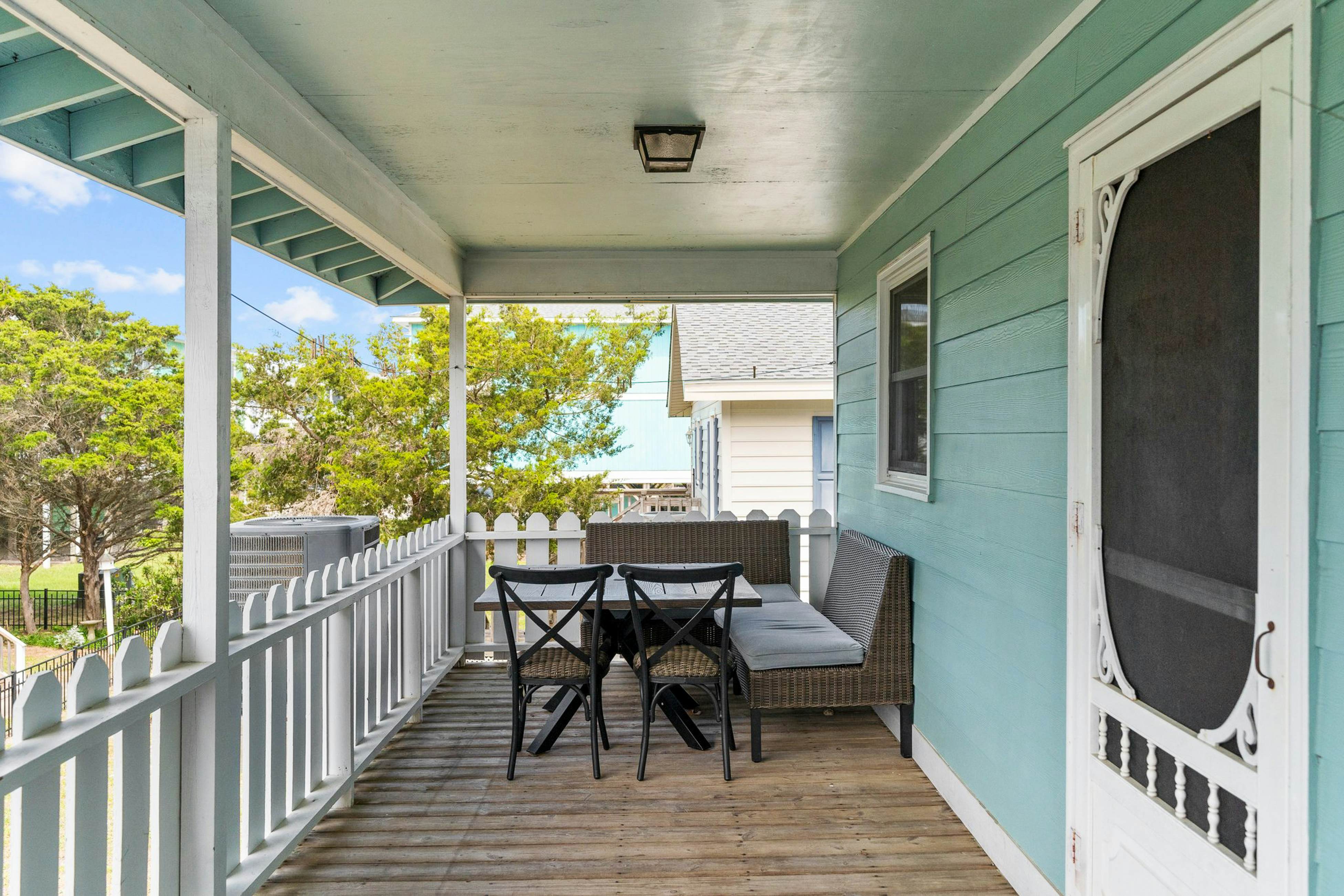 HB182 Sisters Of The Sea