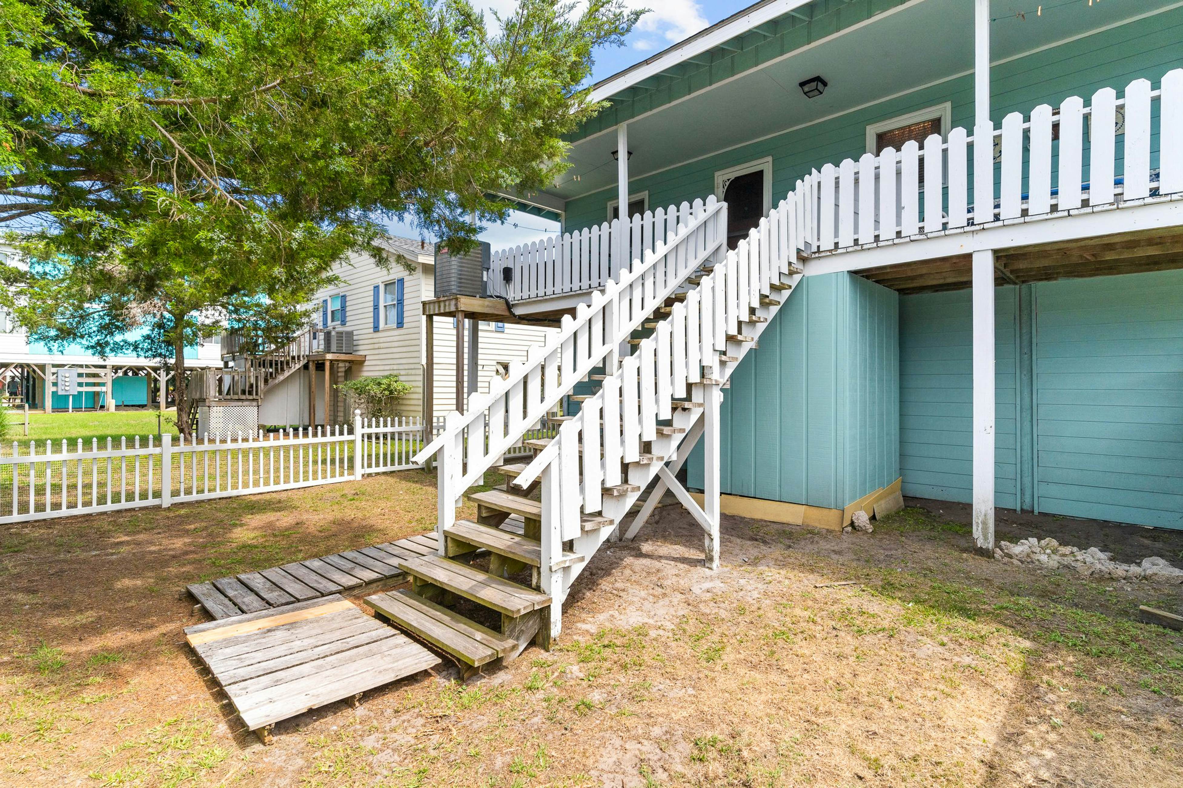 HB182 Sisters Of The Sea