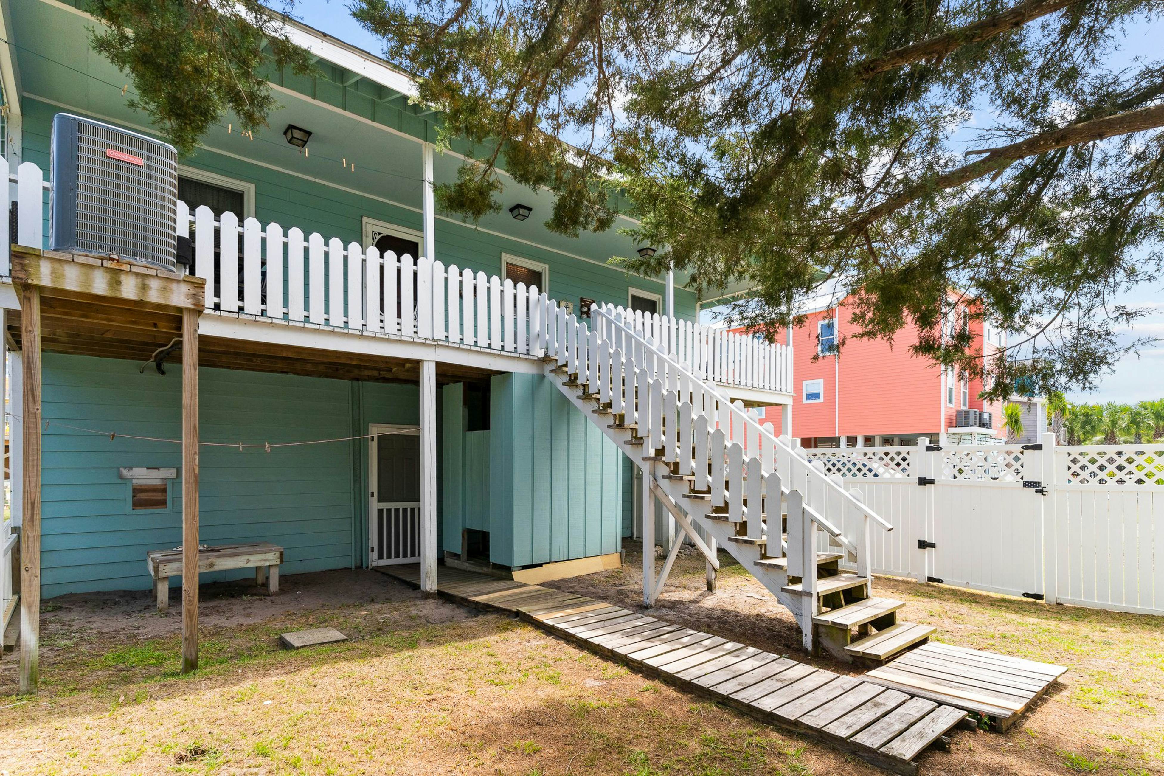 HB182 Sisters Of The Sea