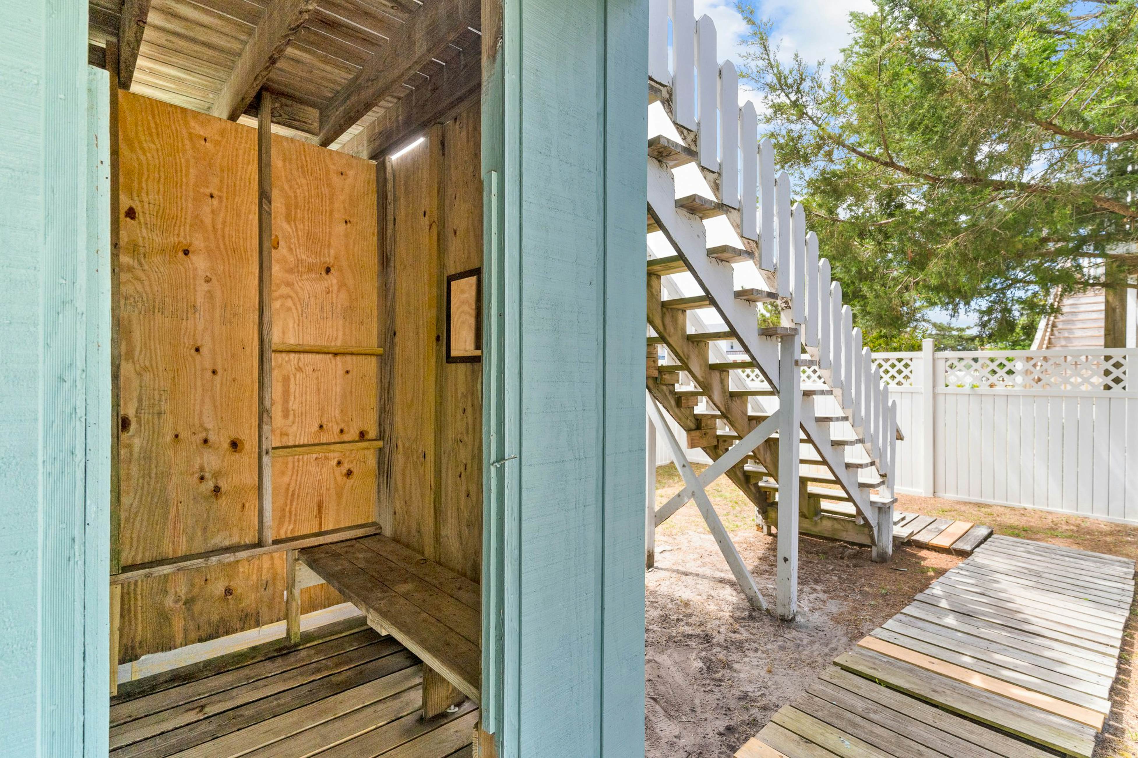 HB182 Sisters Of The Sea