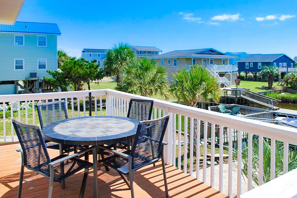 Waterfront home near the beach with sunrise view, dog-friendly