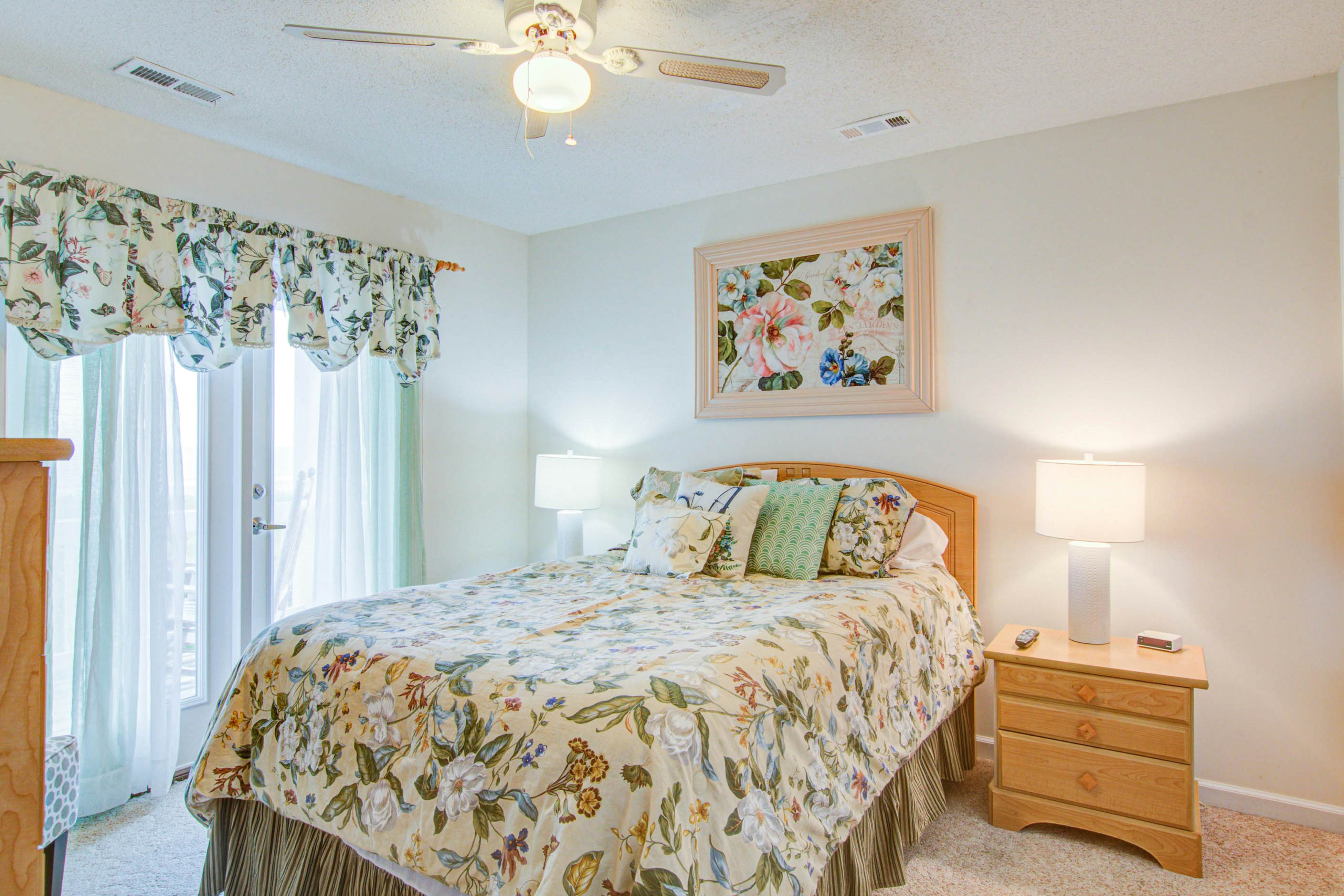 HB207  Turtle Landing