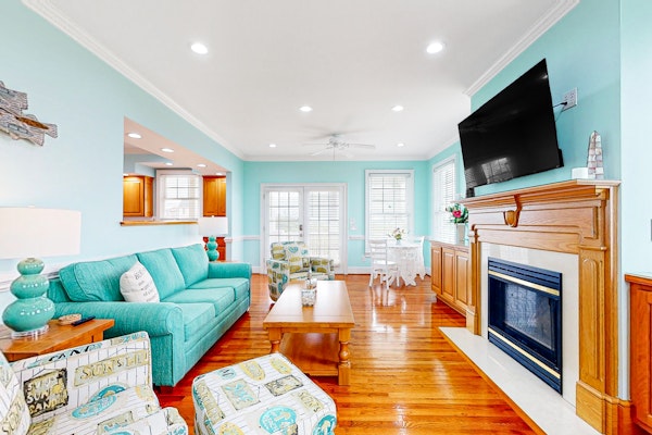 Beachside home with ocean view decks, WiFi, and washer/dryer