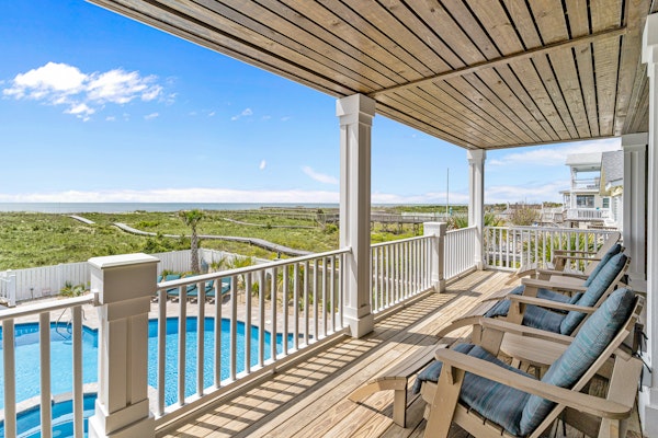 Modern Oceanfront Home with Zero-Entry Pool, Hot Tub, Outdoor Kitchen, WiFi & AC