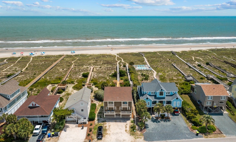 Oceanfront home with WiFi, central AC, washer/dryer - dogs welcome