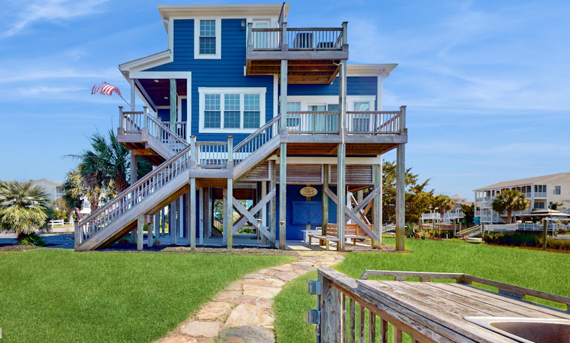 All Rise: Canal front home, private boat dock