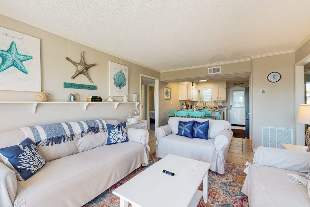Coastal condo with community pool, close to beach and local attractions