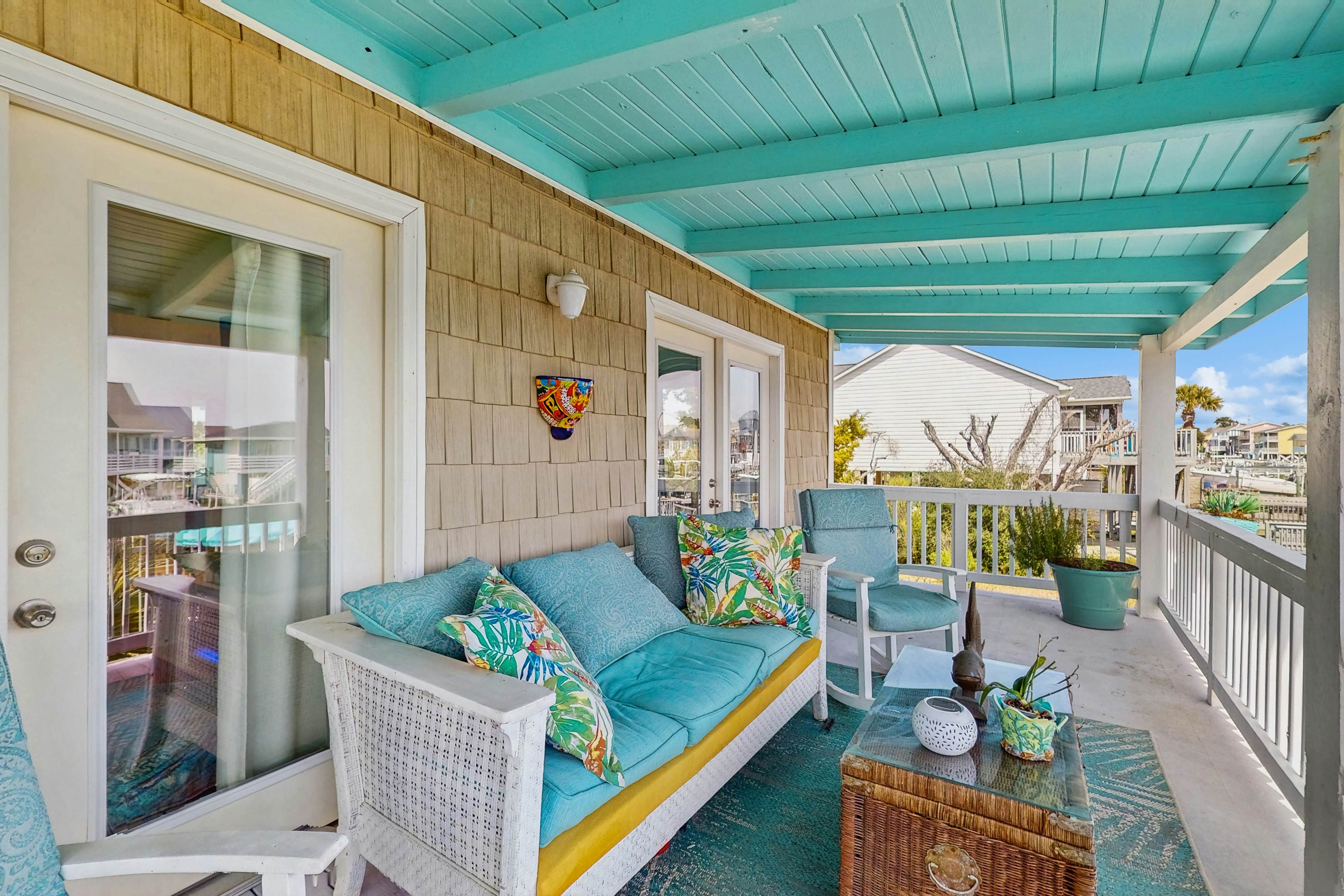 HB297 Holden the Waves- Private Boat and Floating Dock