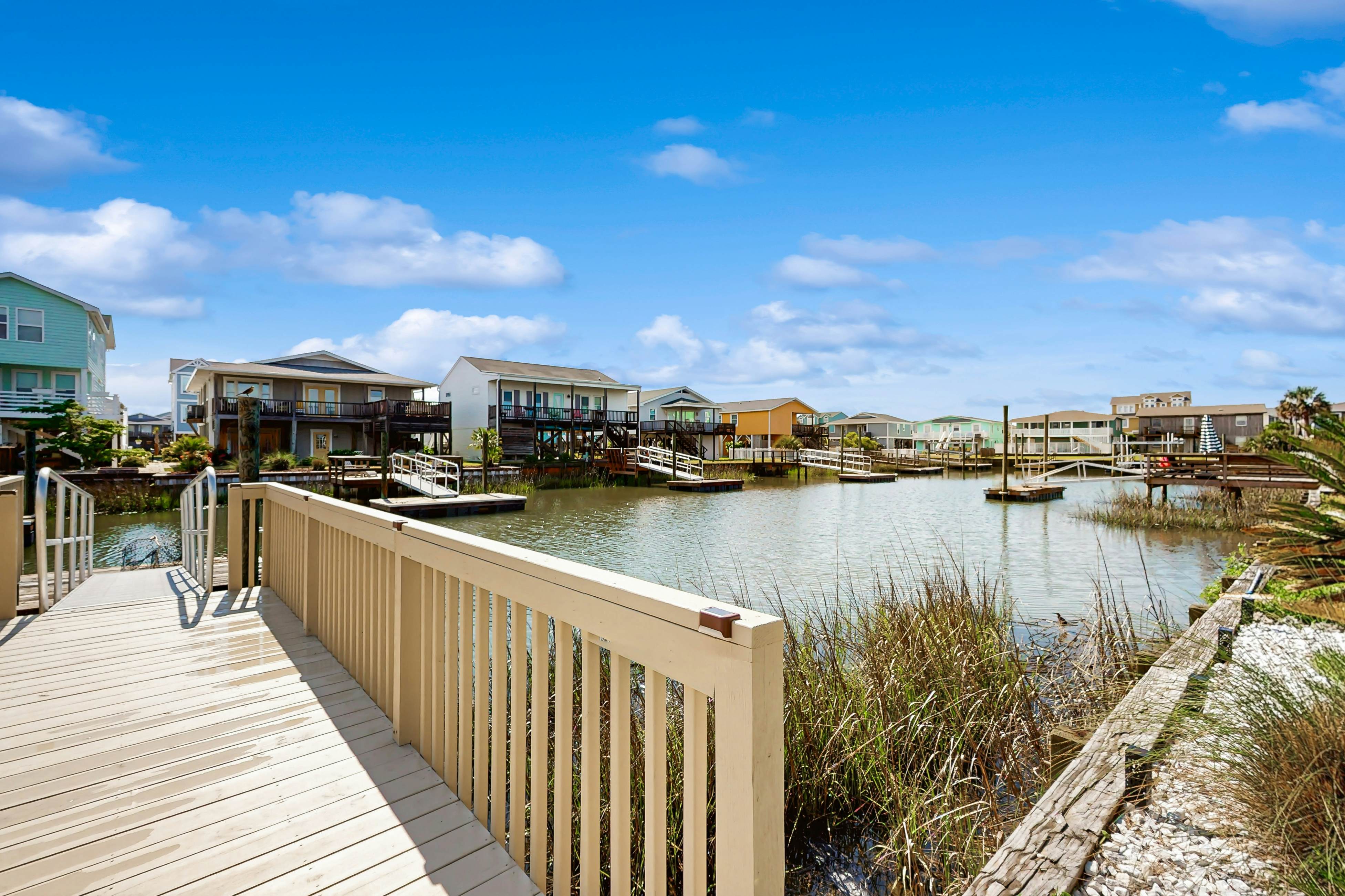 HB297 Holden the Waves- Private Boat and Floating Dock