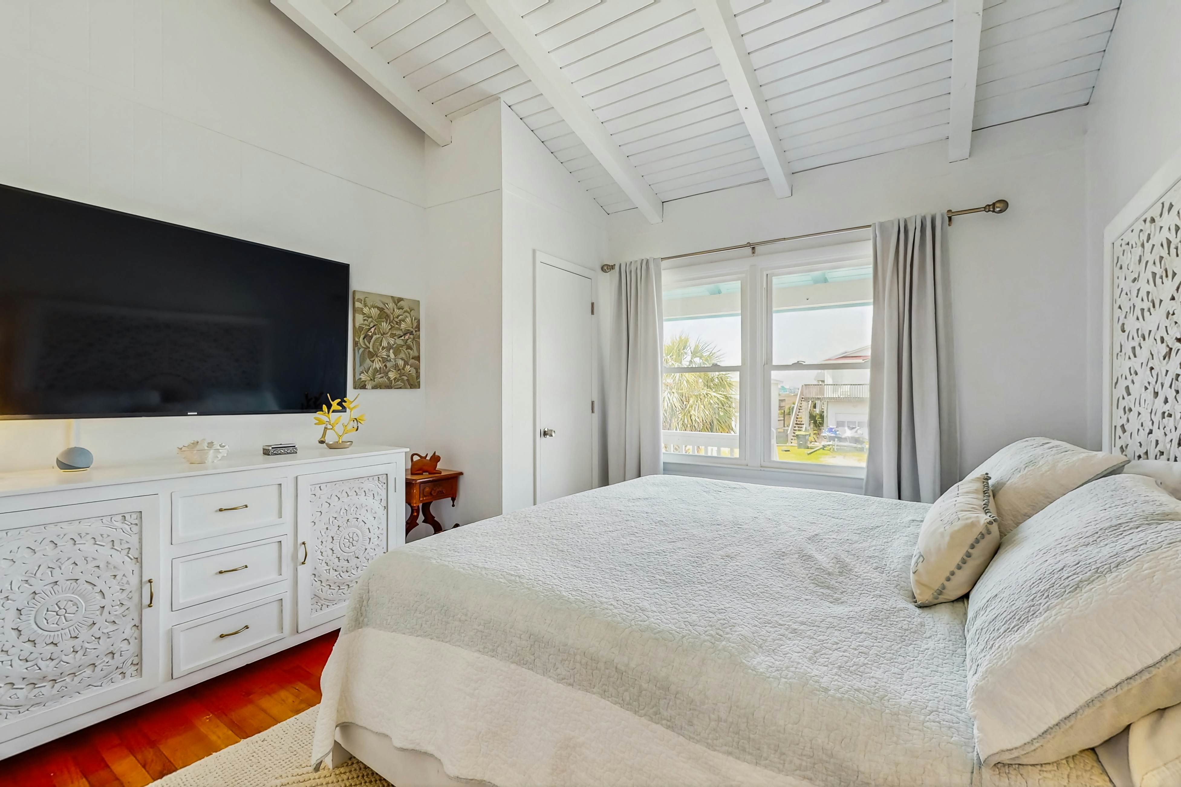 HB297 Holden the Waves- Private Boat and Floating Dock