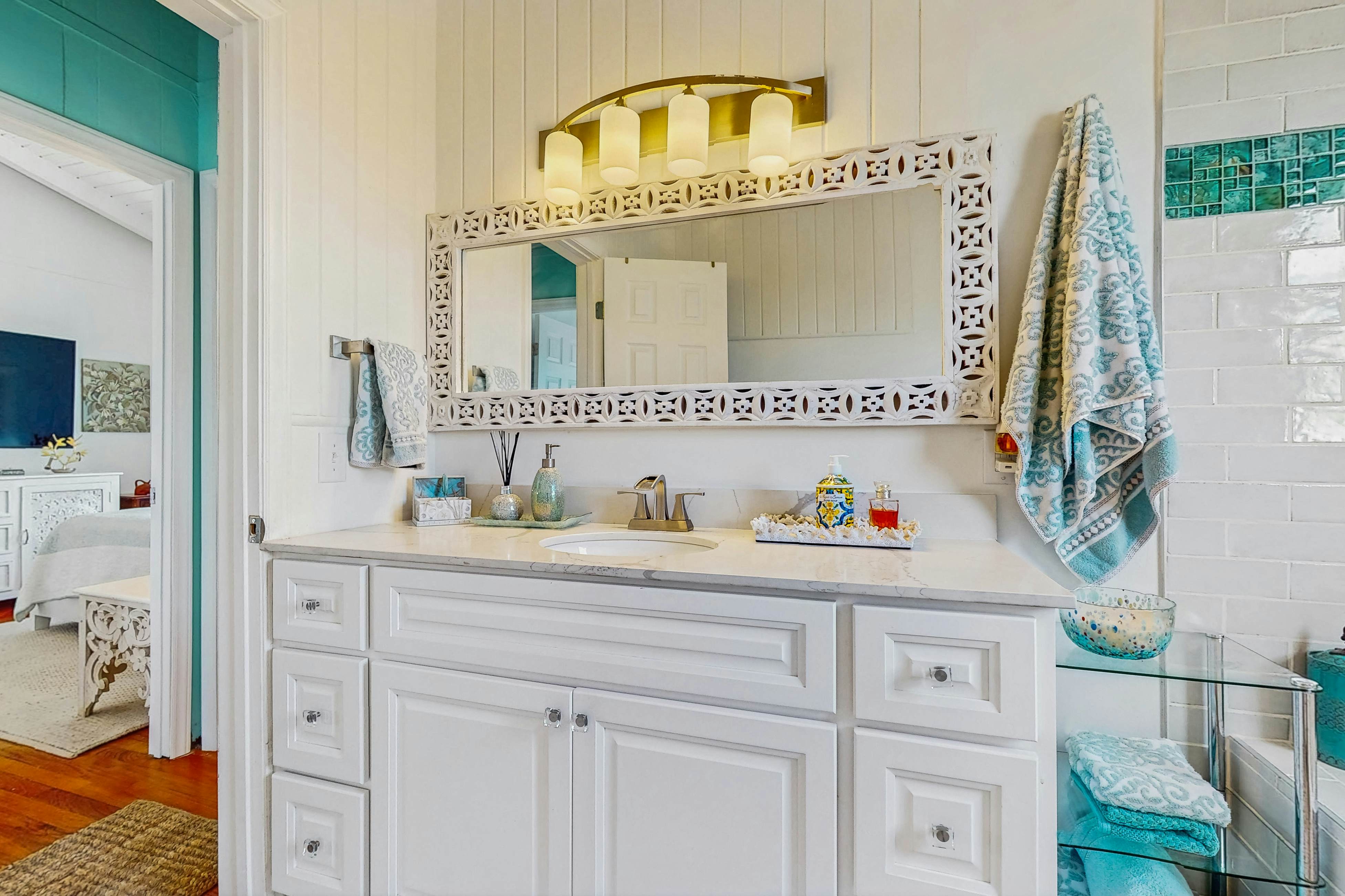 HB297 Holden the Waves- Private Boat and Floating Dock