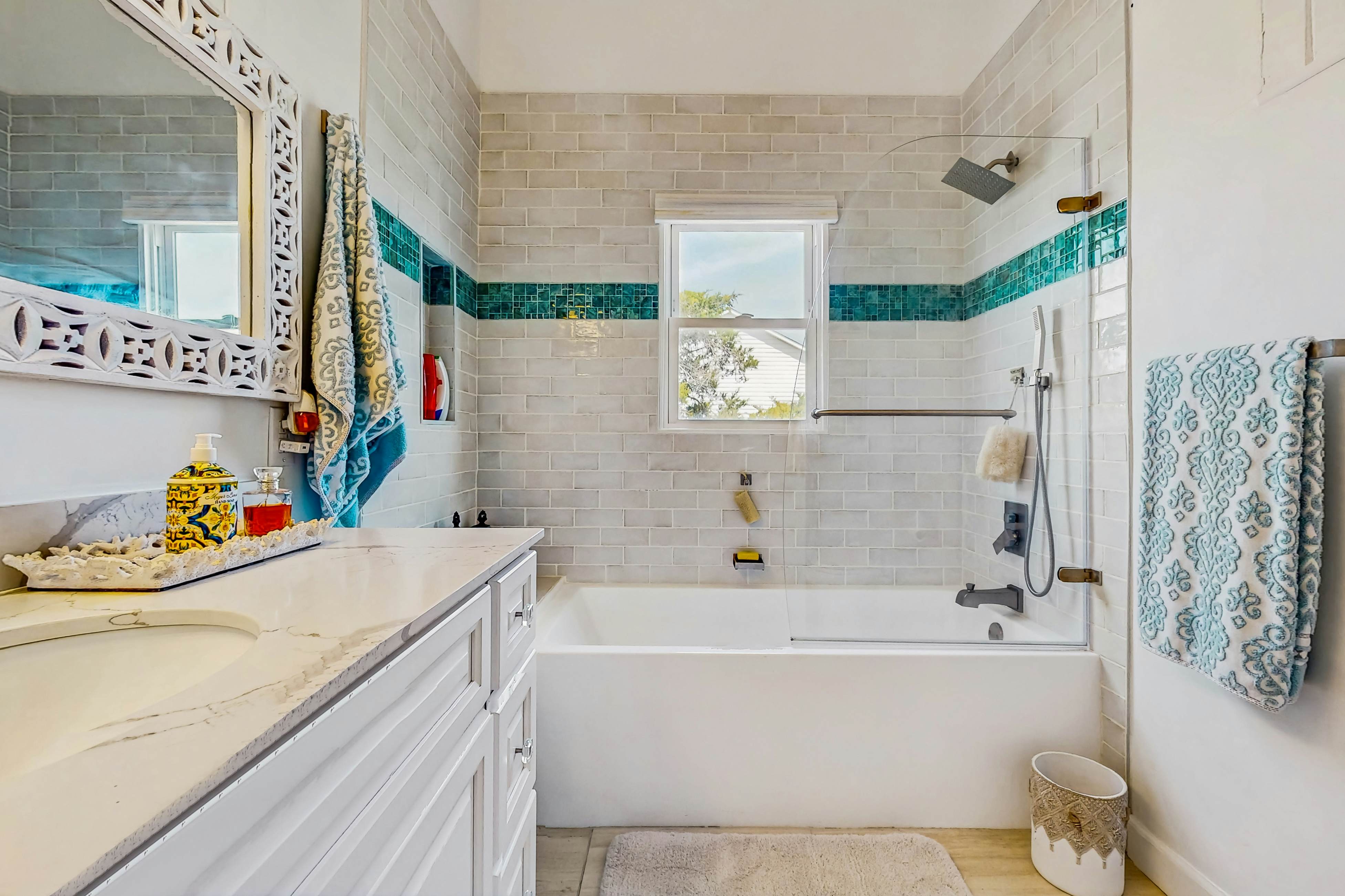 HB297 Holden the Waves- Private Boat and Floating Dock